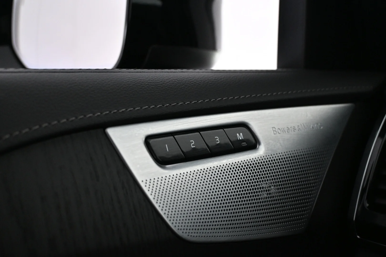 Car Image - 6NT6NjXSLxJ7WFQ6Bd8e6W