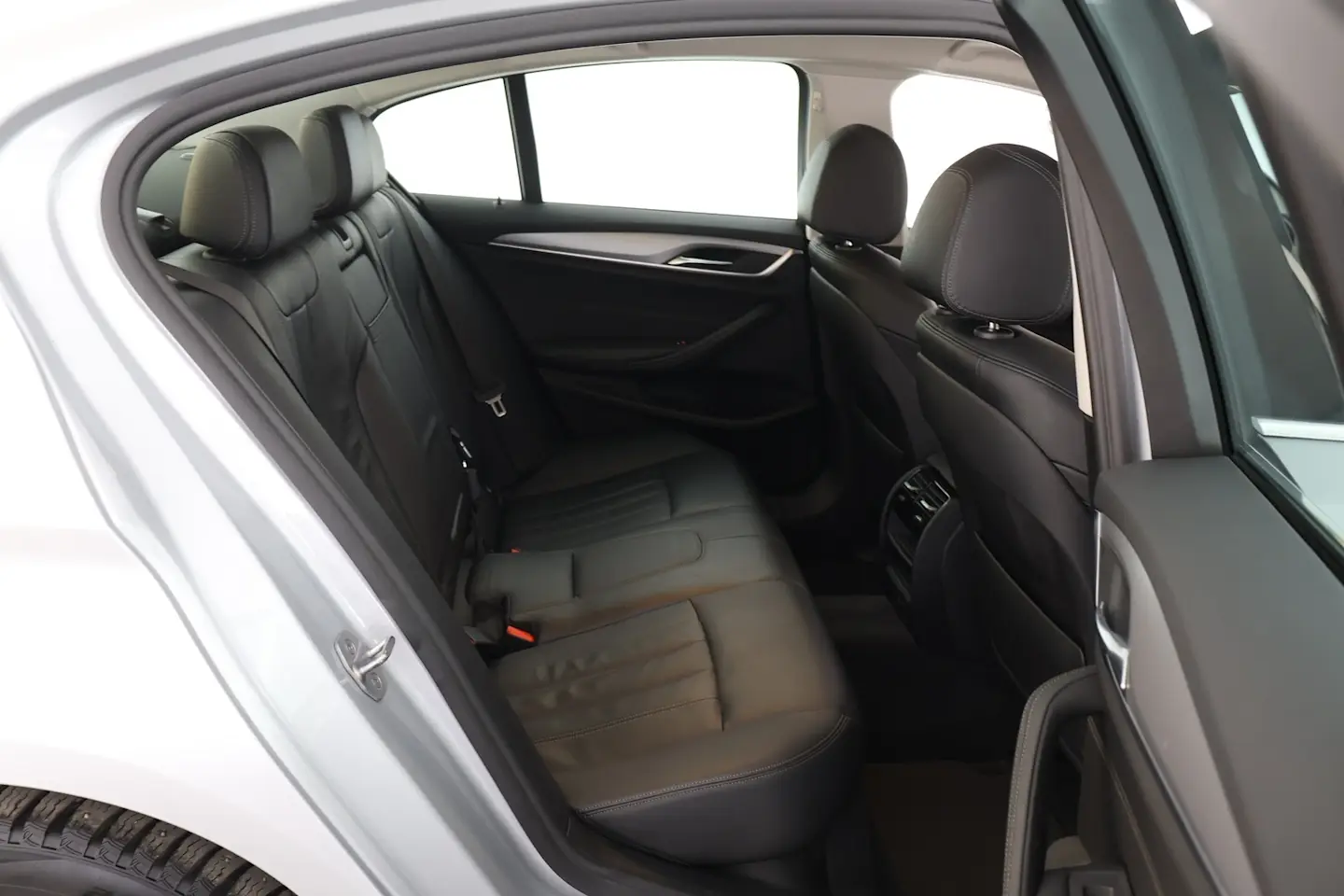 Car Image - 1nWlENejLu9se5XcZMLbml