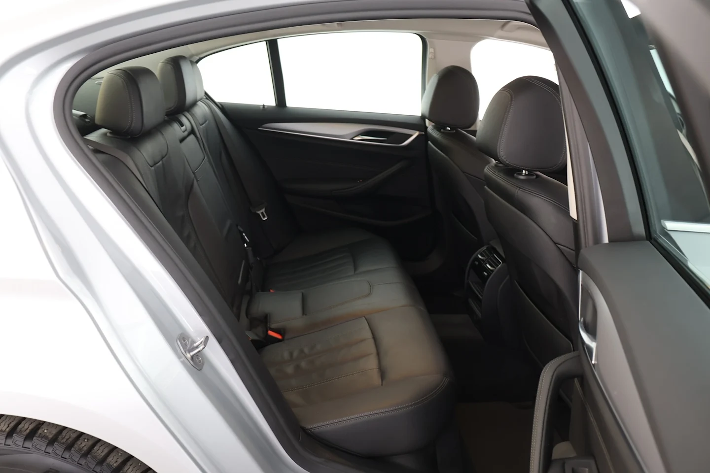 Car Image - 1nWlENejLu9se5XcZMLbml