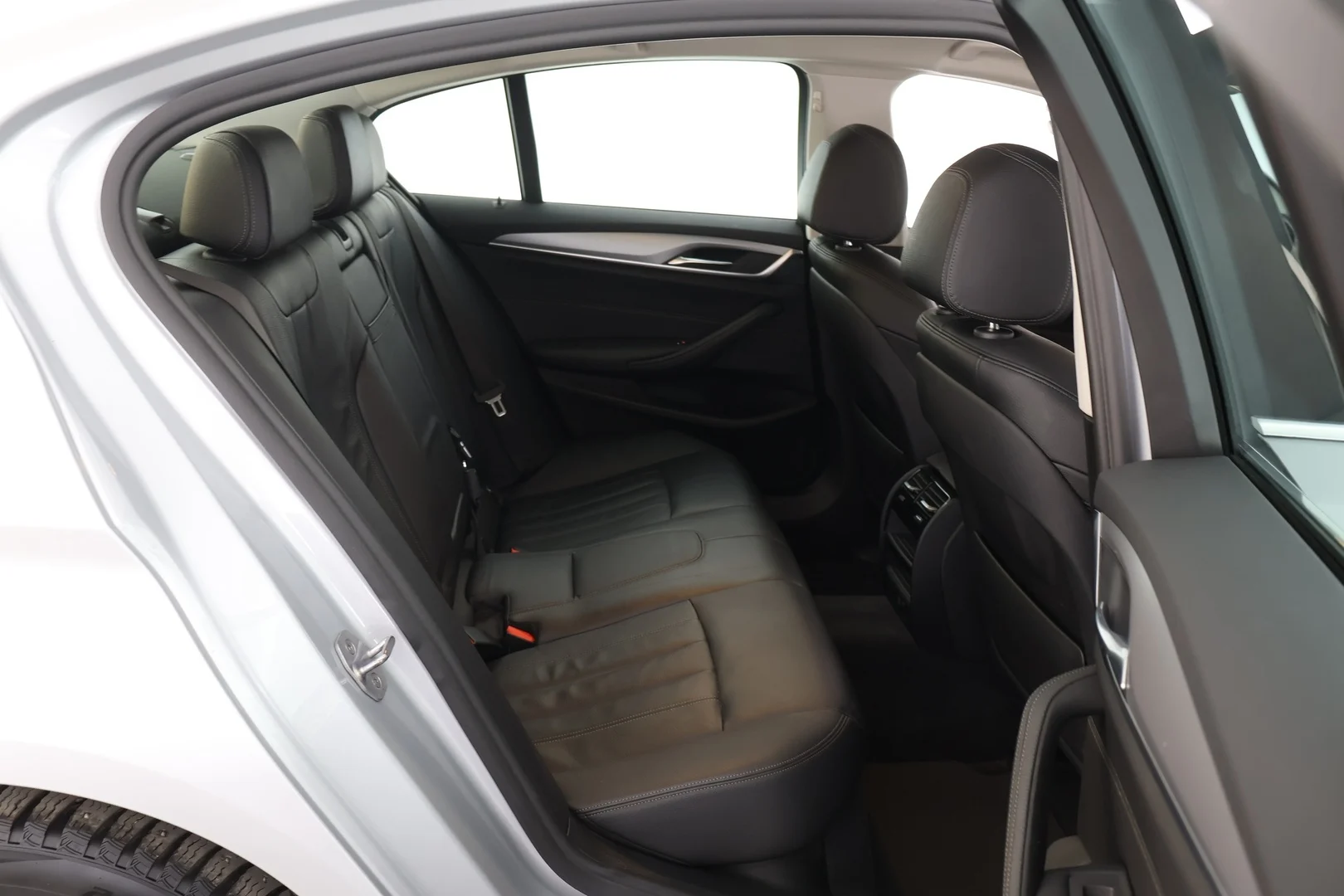 Car Image - 1nWlENejLu9se5XcZMLbml