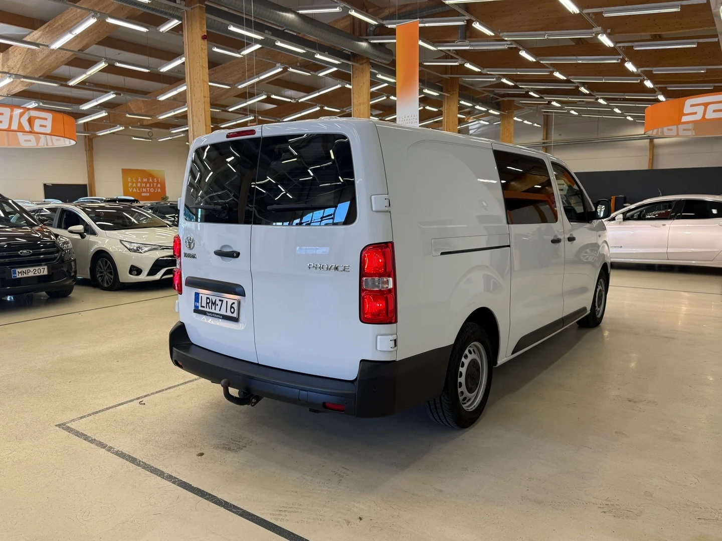 Car Image - CGLZzSN5vamg7sBnJQZBu