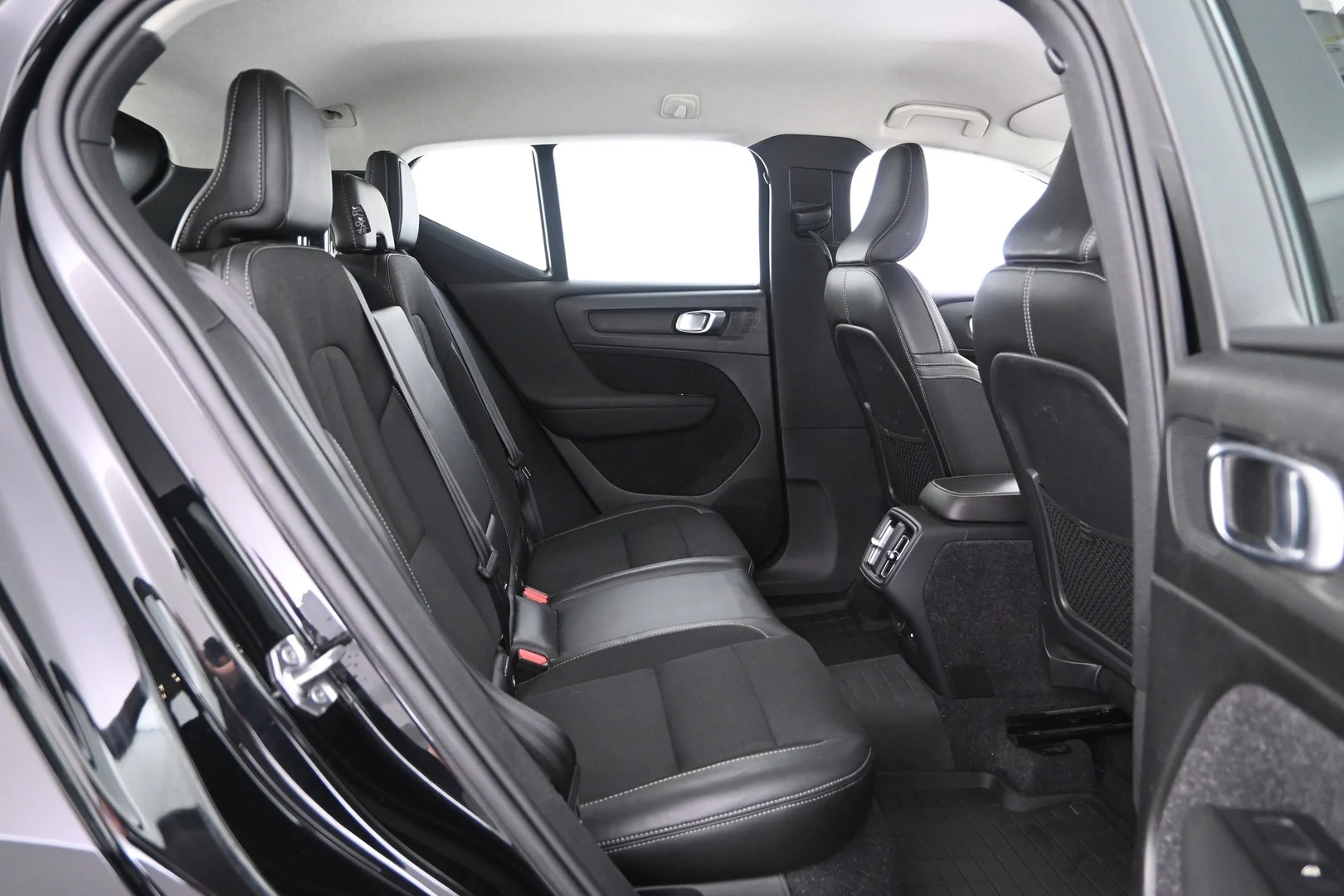 Car Image - zHftObuyakctUdL474V0j