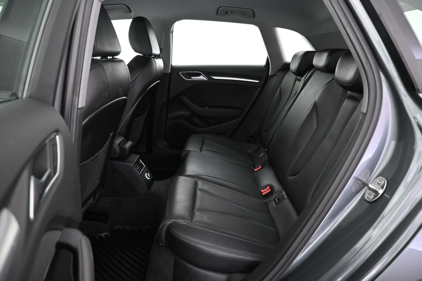 Car Image - 4Q2I3O1SQTlZPGtwA0slb2
