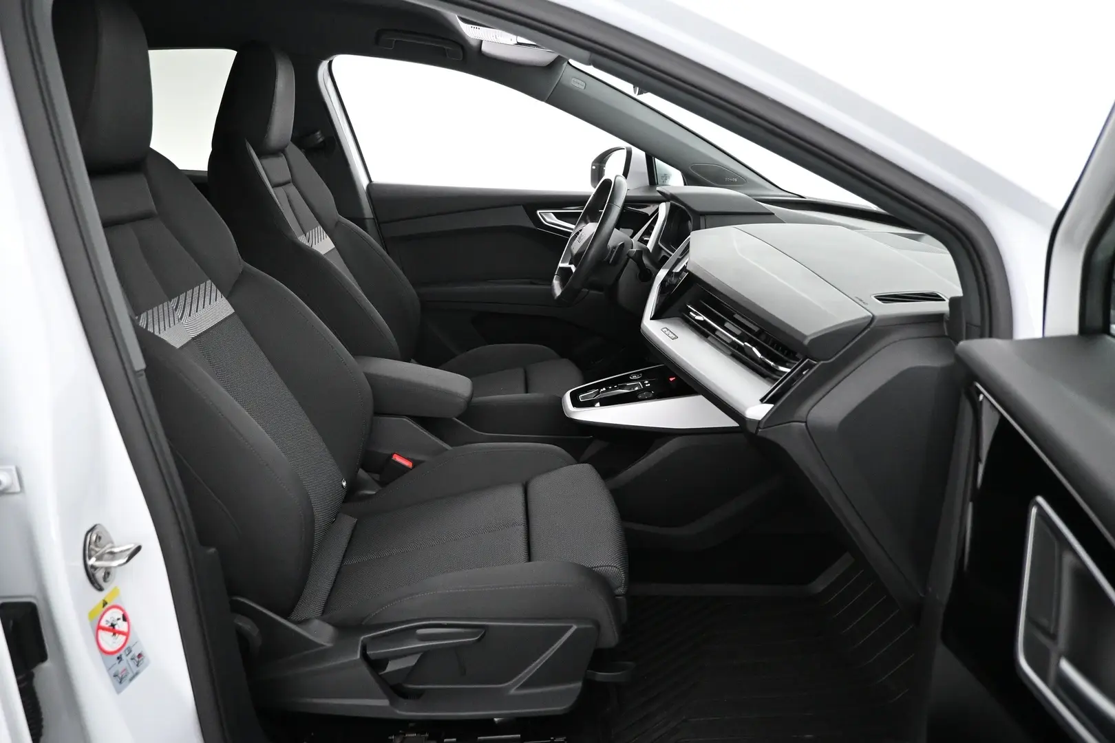 Car Image - DvZBINyq8JNIeirTfnZka