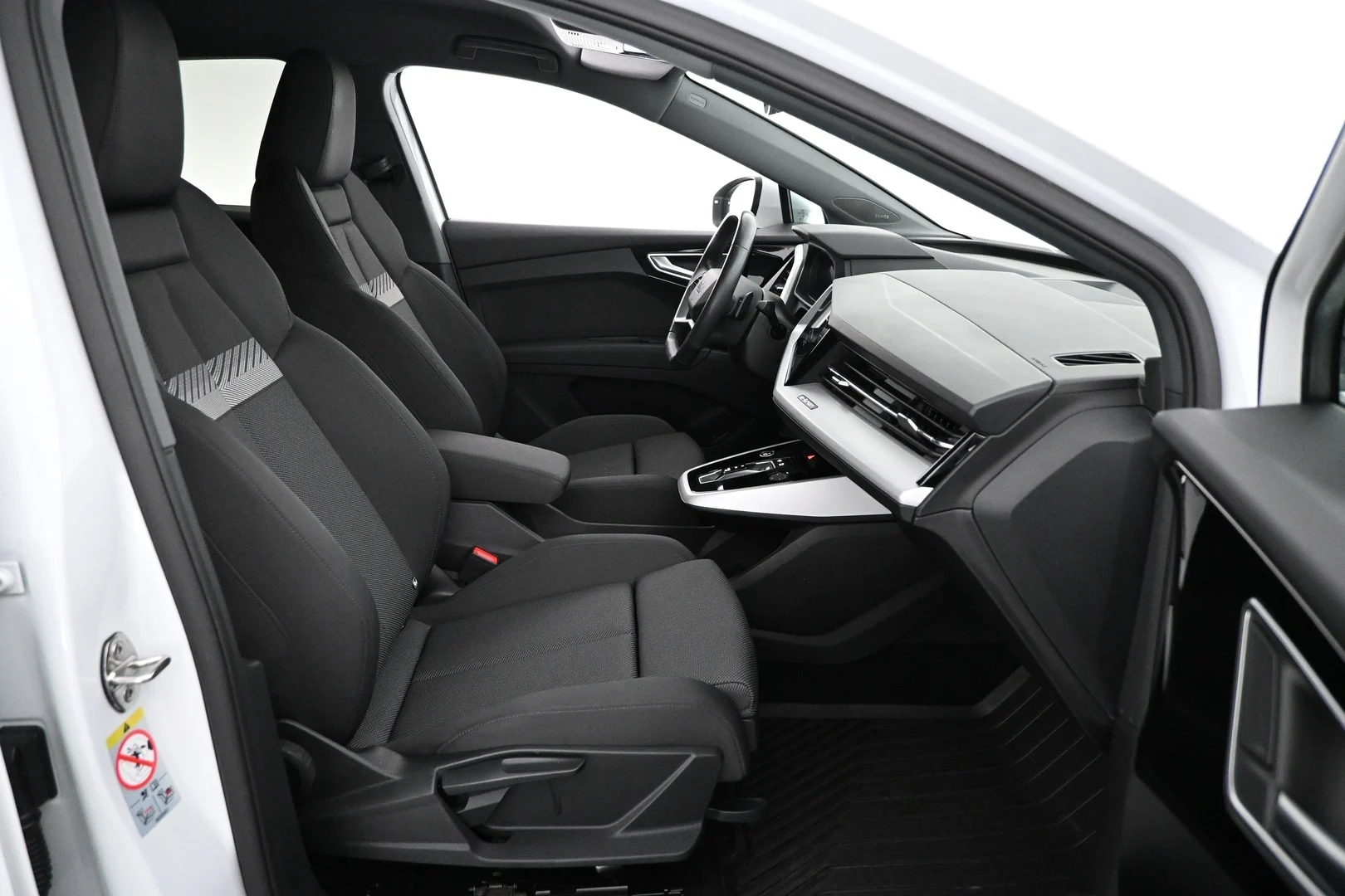 Car Image - DvZBINyq8JNIeirTfnZka