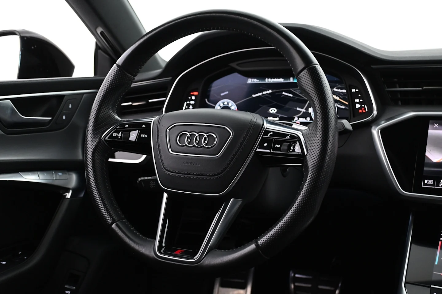 Car Image - DQGC945X4wOgbmkW1apdb