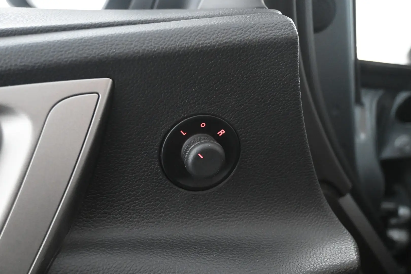 Car Image - 5kIZbr6xlzjHoZORfNDLzn