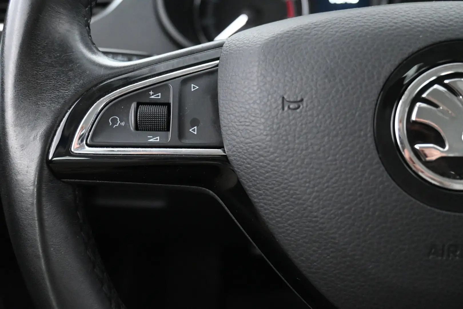 Car Image - 4IYAlPh2Bmz0a6QzDiIAz1