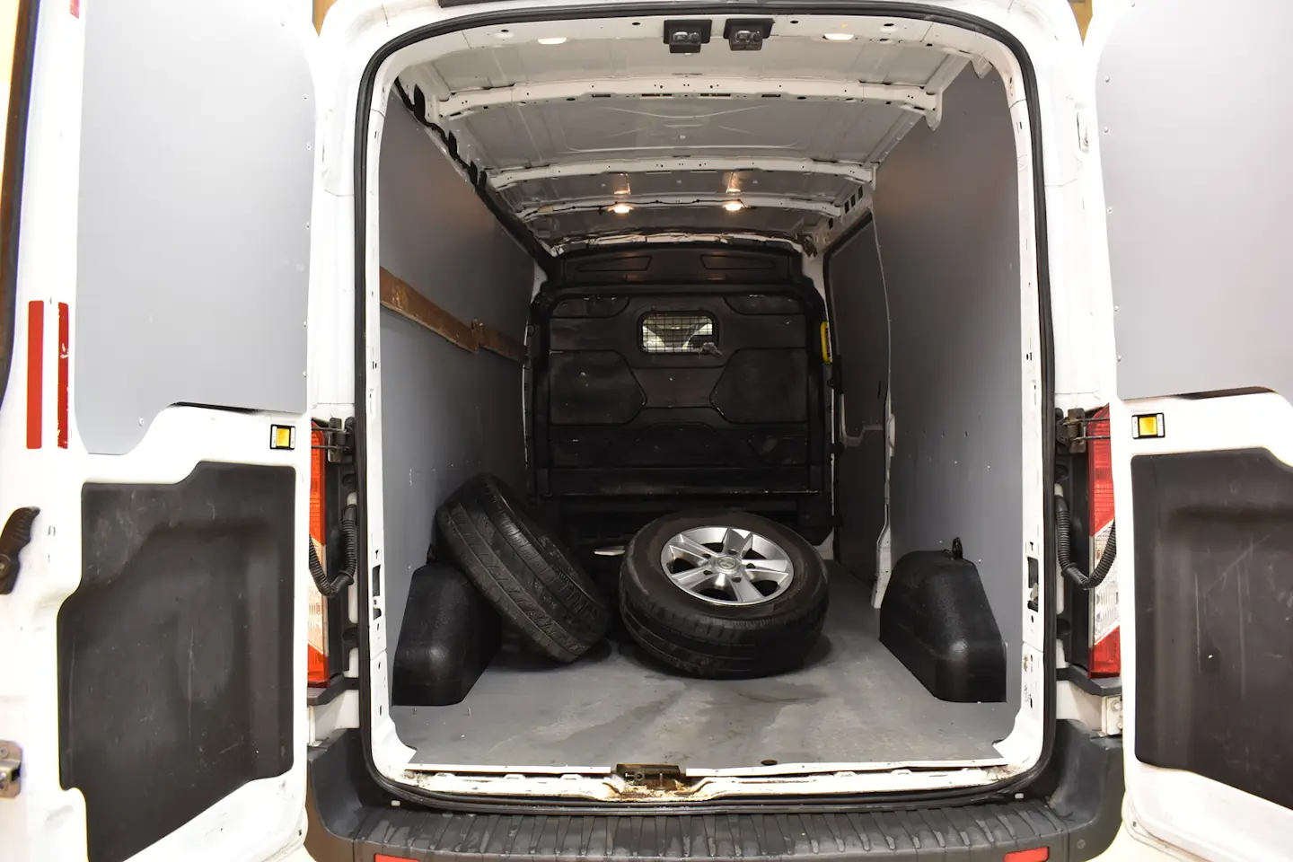 Car Image - 1IQYysiV5ql9tqJBga0QzI