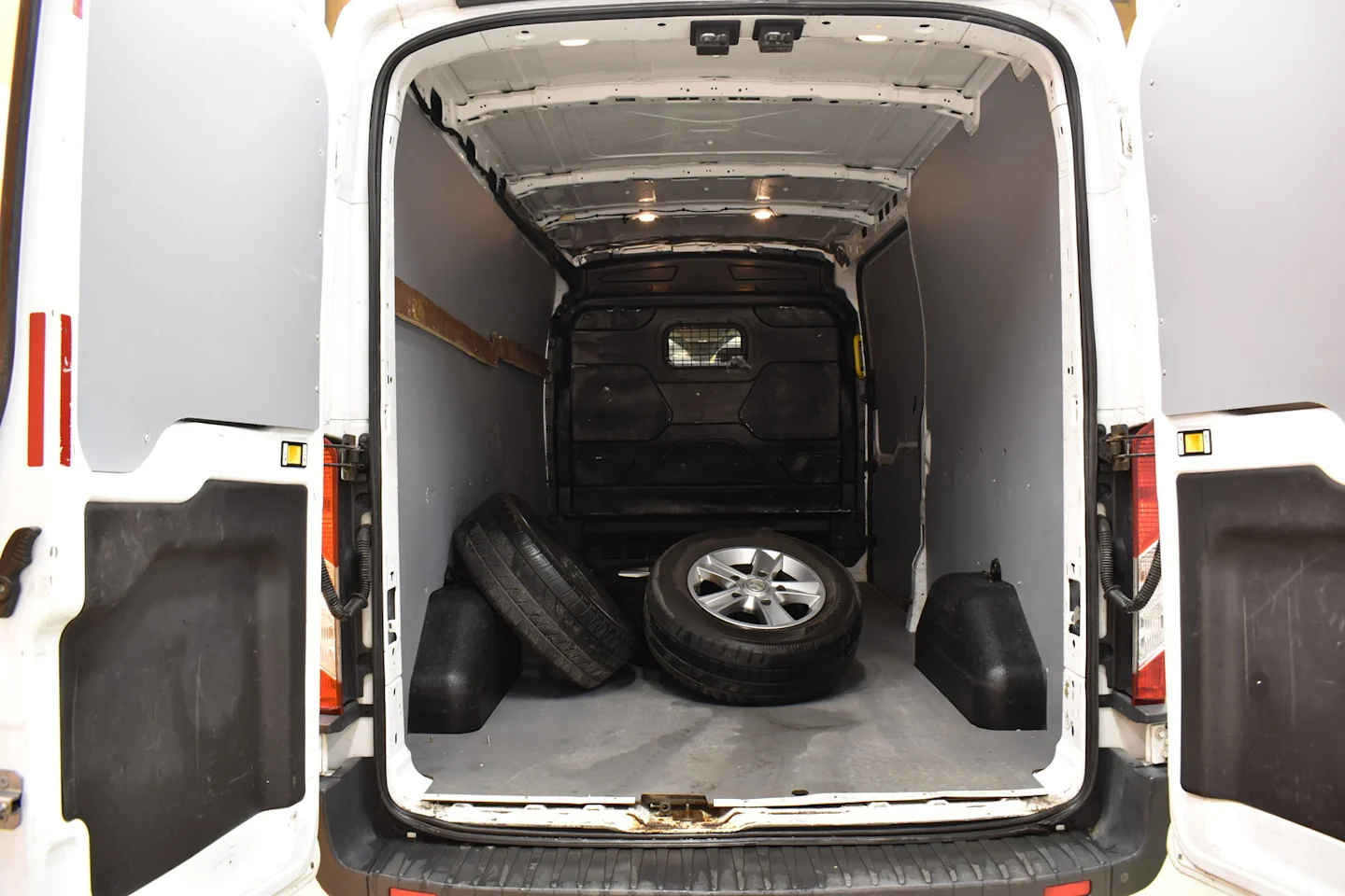 Car Image - 1IQYysiV5ql9tqJBga0QzI