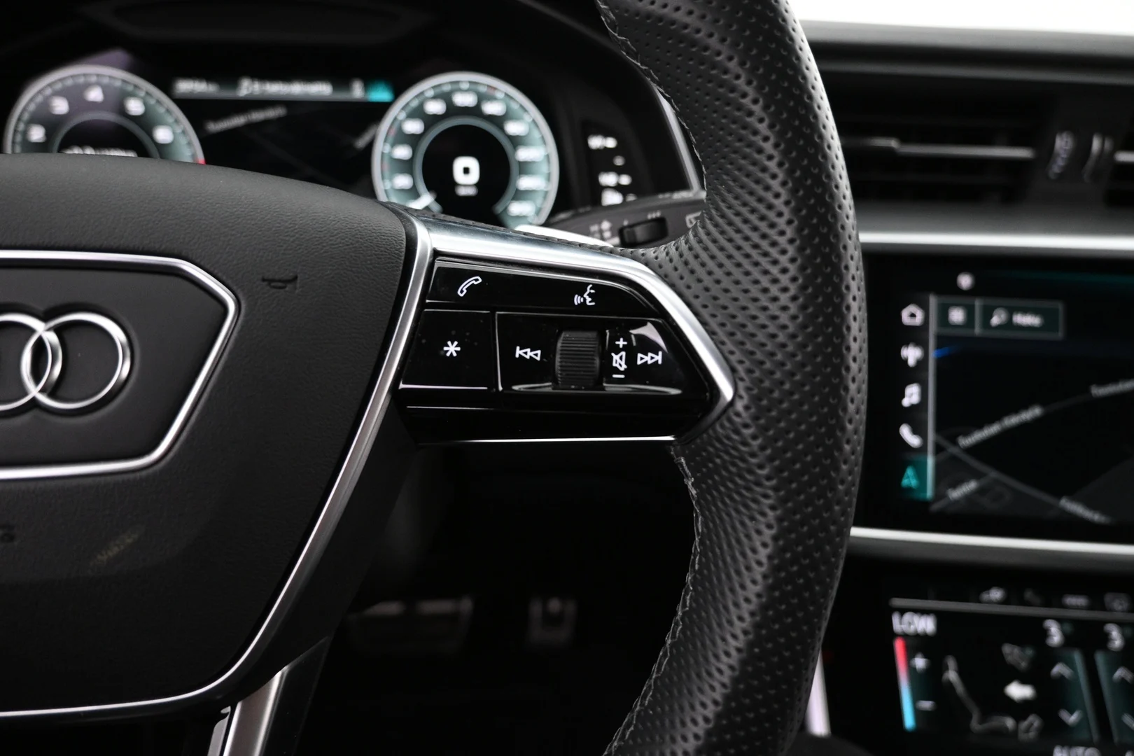 Car Image - 6yLeJR5cqTT8aHlxeuHXbr