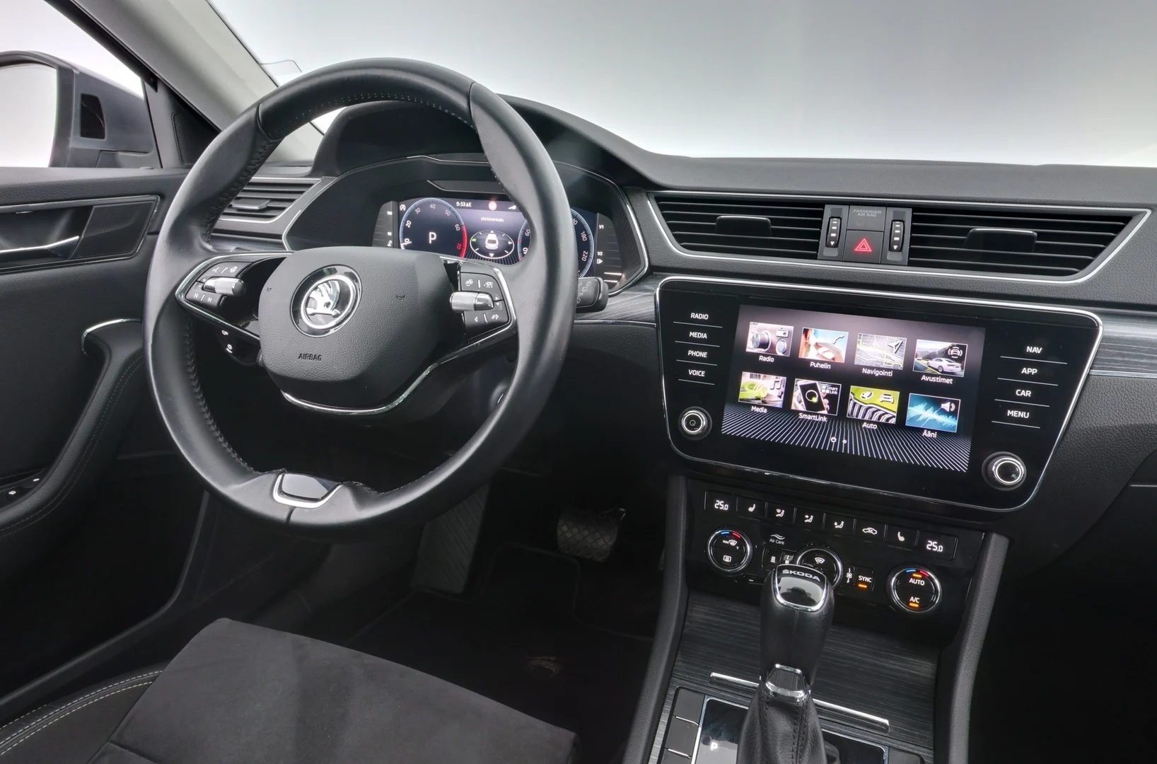 Car Image - VleohPMfyjKwJ2wKS0iys