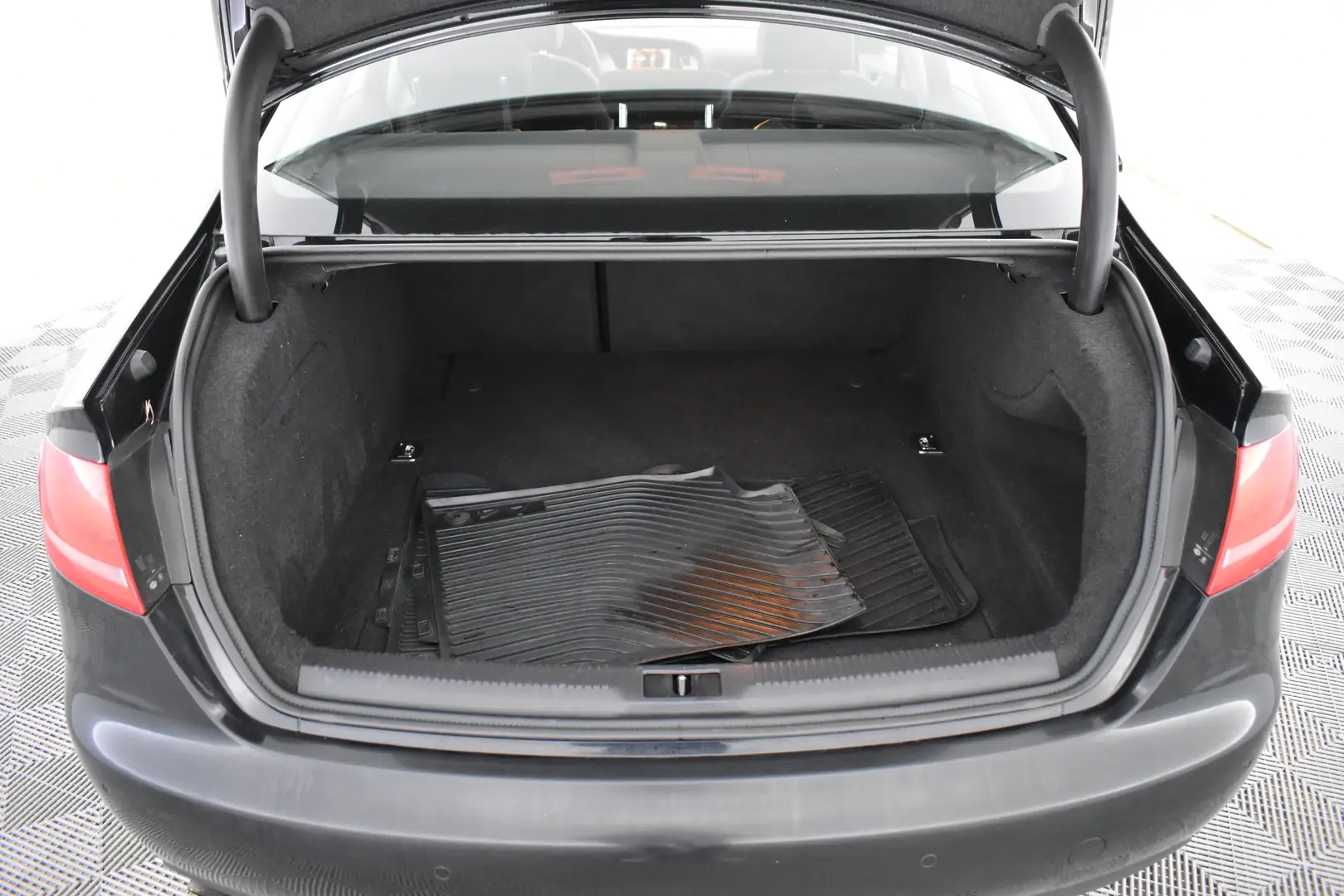 Car Image - 1Z8UWLerMQozMMC83eF9OI