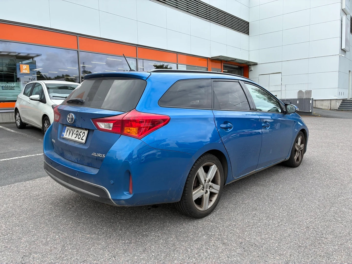 Car Image - 1Dzm72LW3ULrGar3EdJIGD