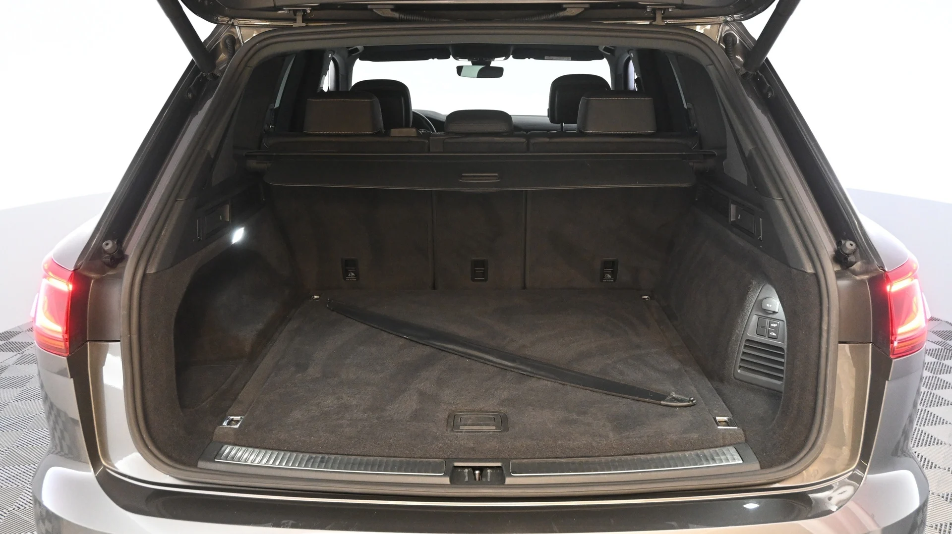 Car Image - 6xjzf3tRnFoTG9nTEXInLU