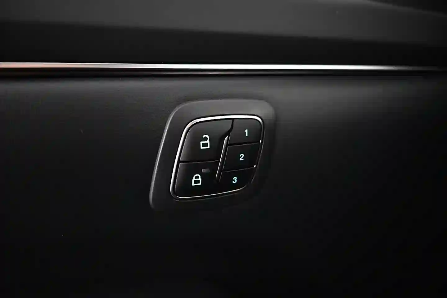 Car Image - 68TWuWvbEz3TVGof83tQg0