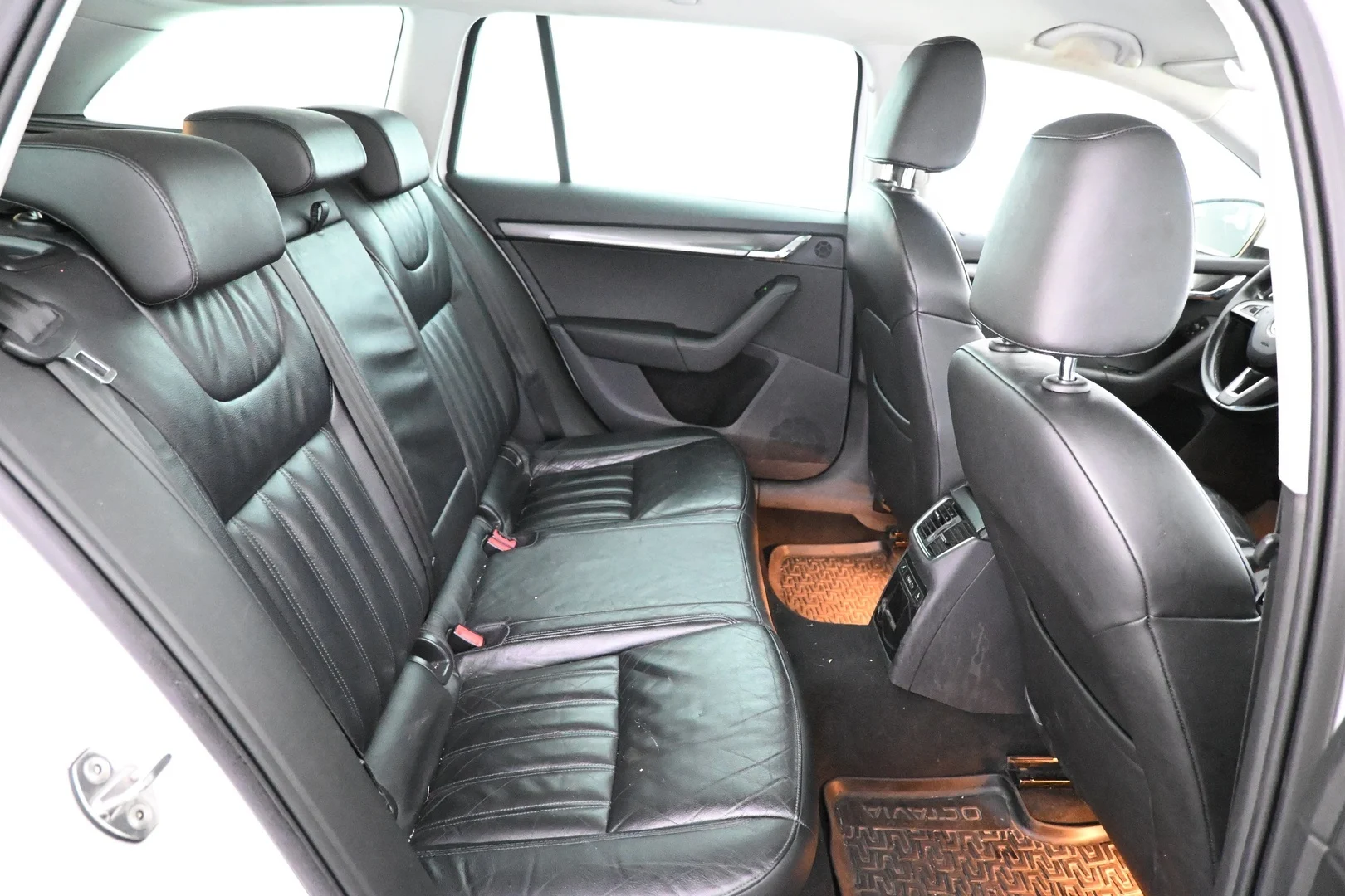 Car Image - 50EQEDXFcQ3FO7Pyec16pv