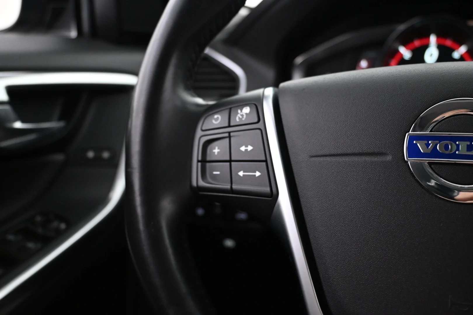 Car Image - 2o9IbDChBWkuKmL8wBhniU