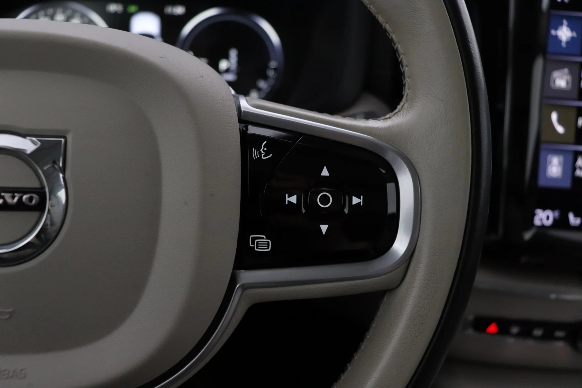 Car Image - 1Wp0aSNQmZnA2mANFwMPl7