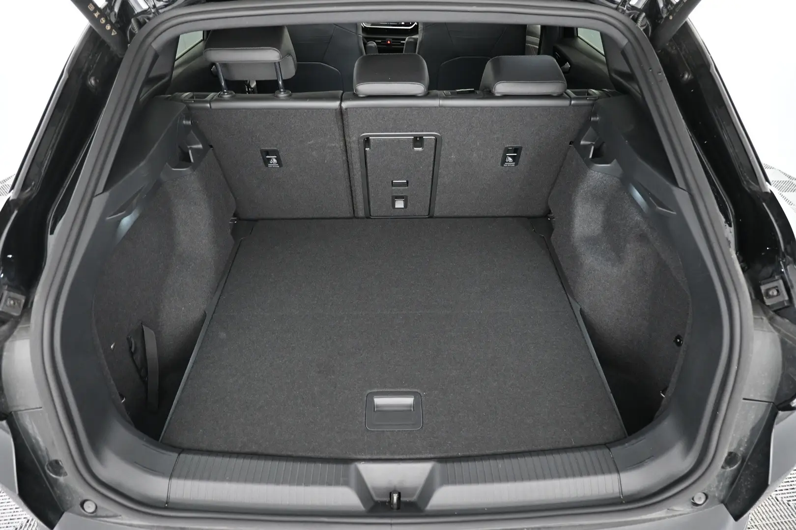 Car Image - KGqfZYhpfTsrwNG34czfg