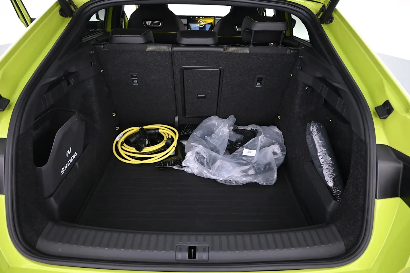 Car Image - 012xju1q0ZqMcLCweAMiKZ