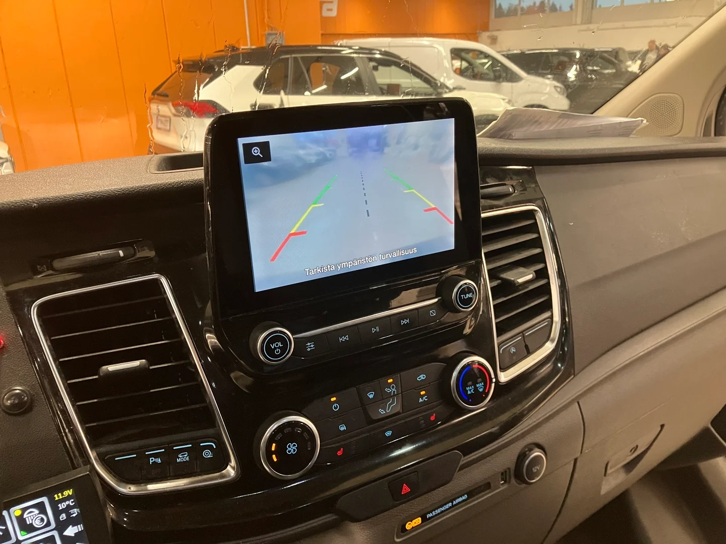 Car Image - 42dLlvUcz4LiWI5KLnXT9K