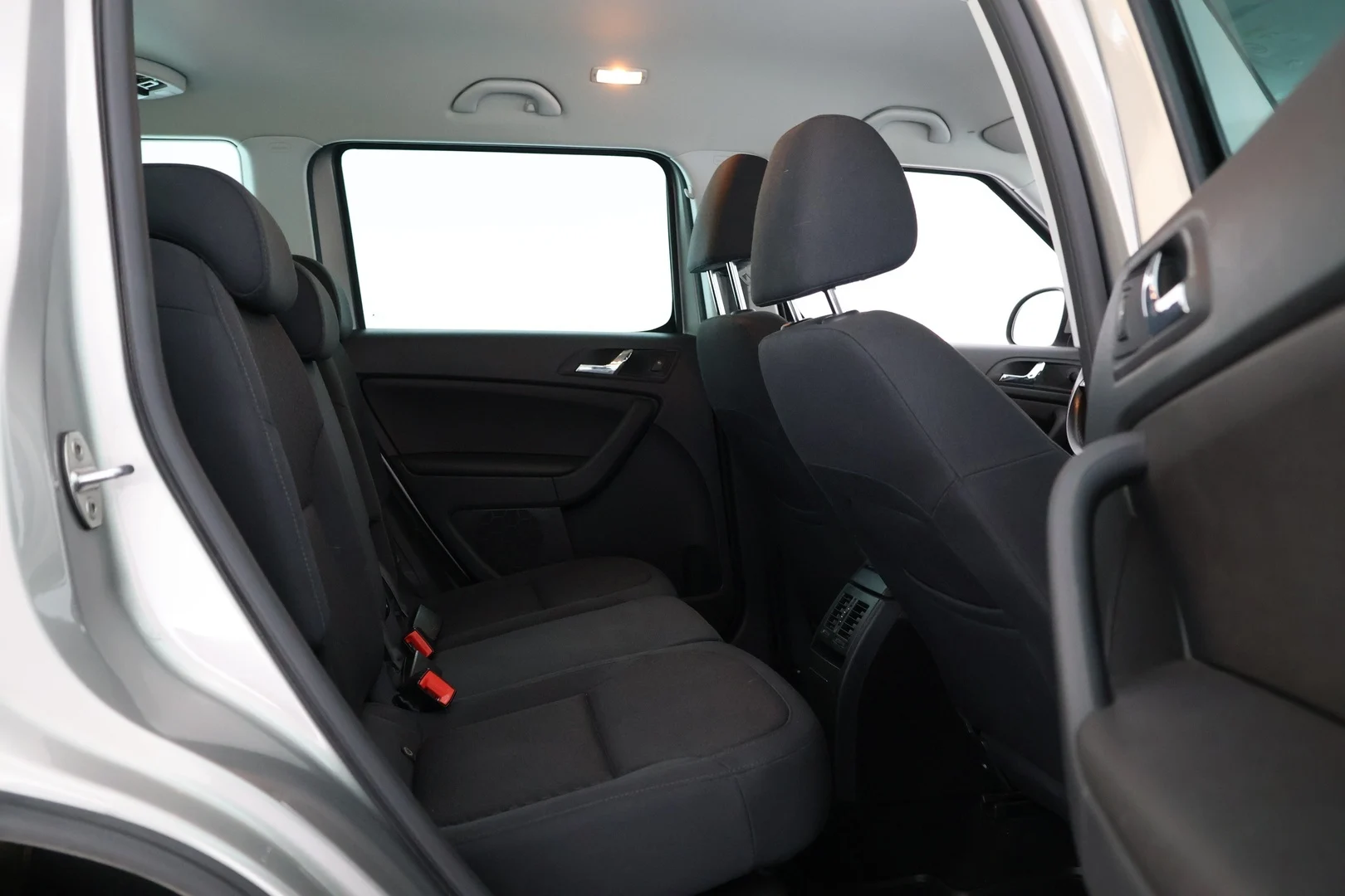 Car Image - nTCUiRCIUBUEmipMMOqY9