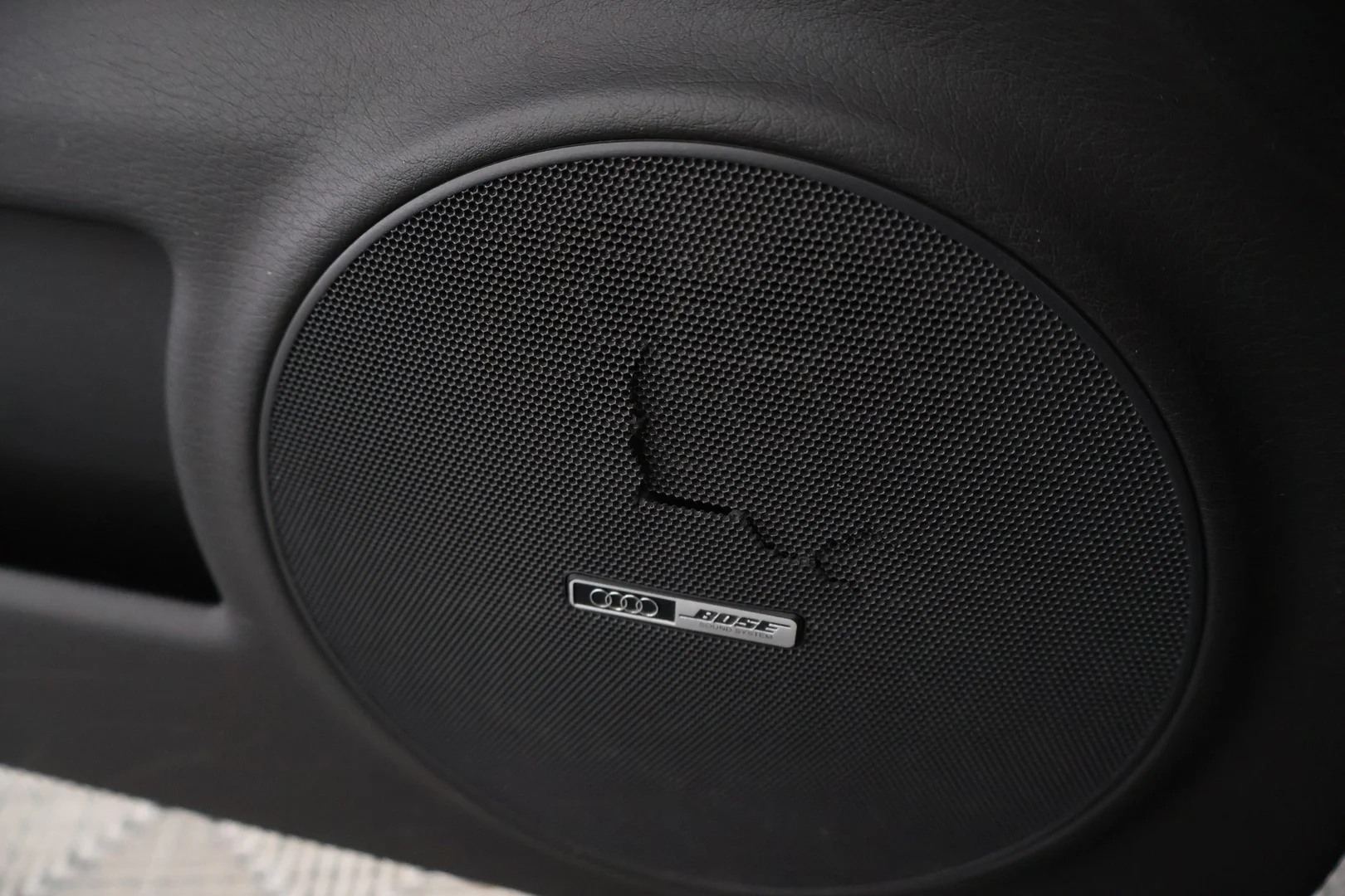 Car Image - 52LZ61f0KRxCprt8ybShWA