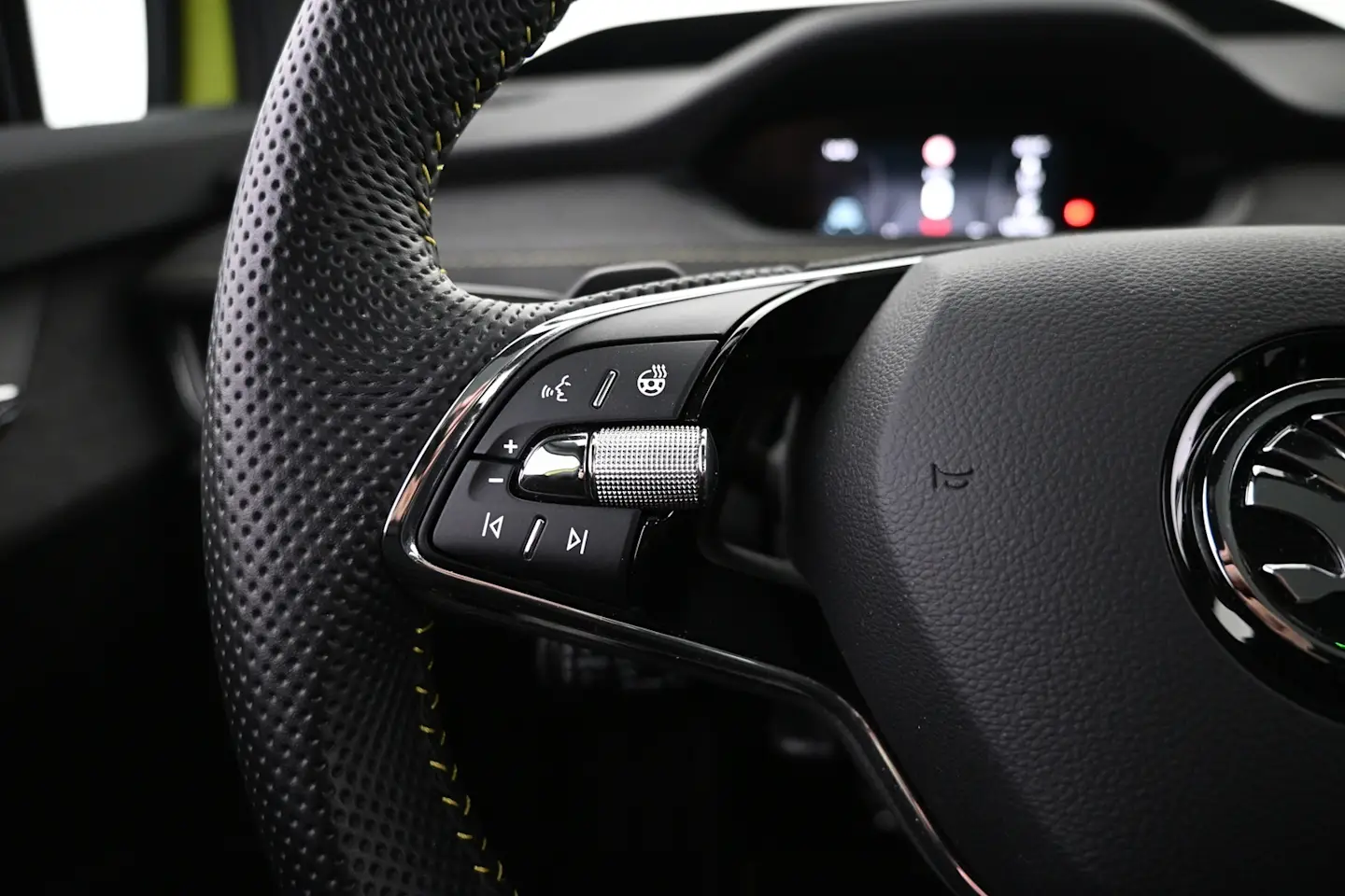 Car Image - 012xju1q0ZqMcLCweAMiKZ