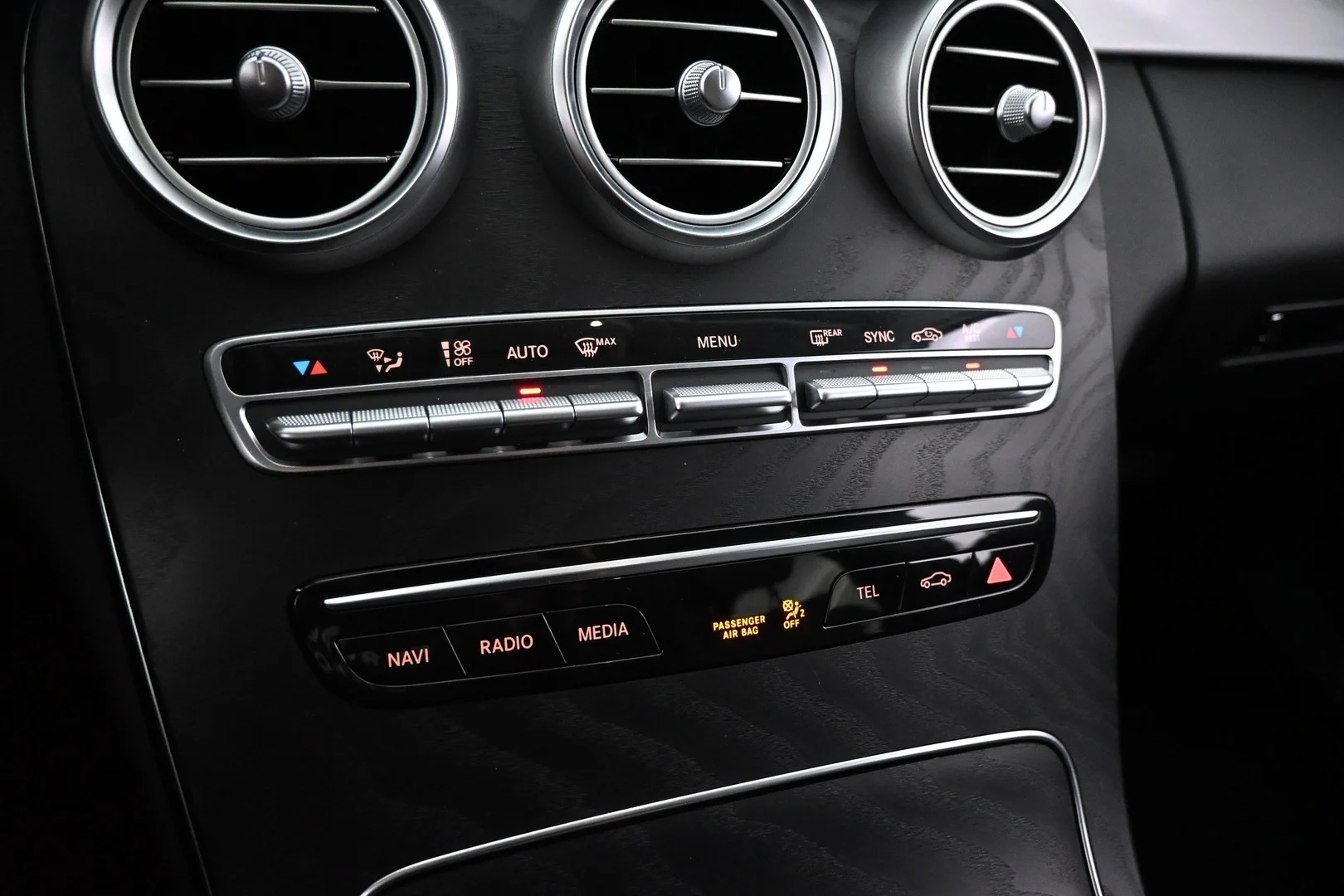 Car Image - 5VJUoan3R2eJA8A6WUd6Ev