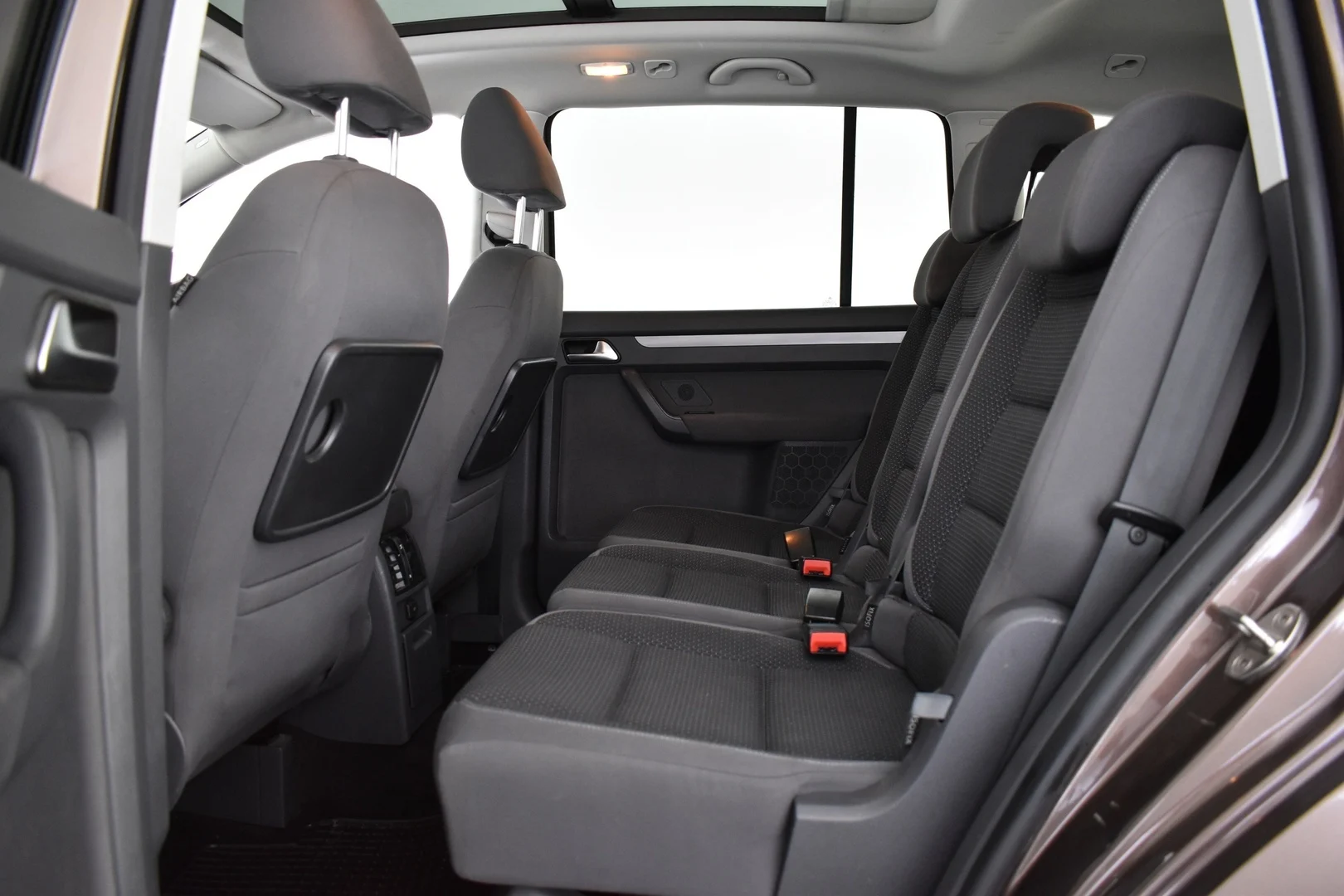 Car Image - 4nSPRrwj5JGnc6v37TbOy4