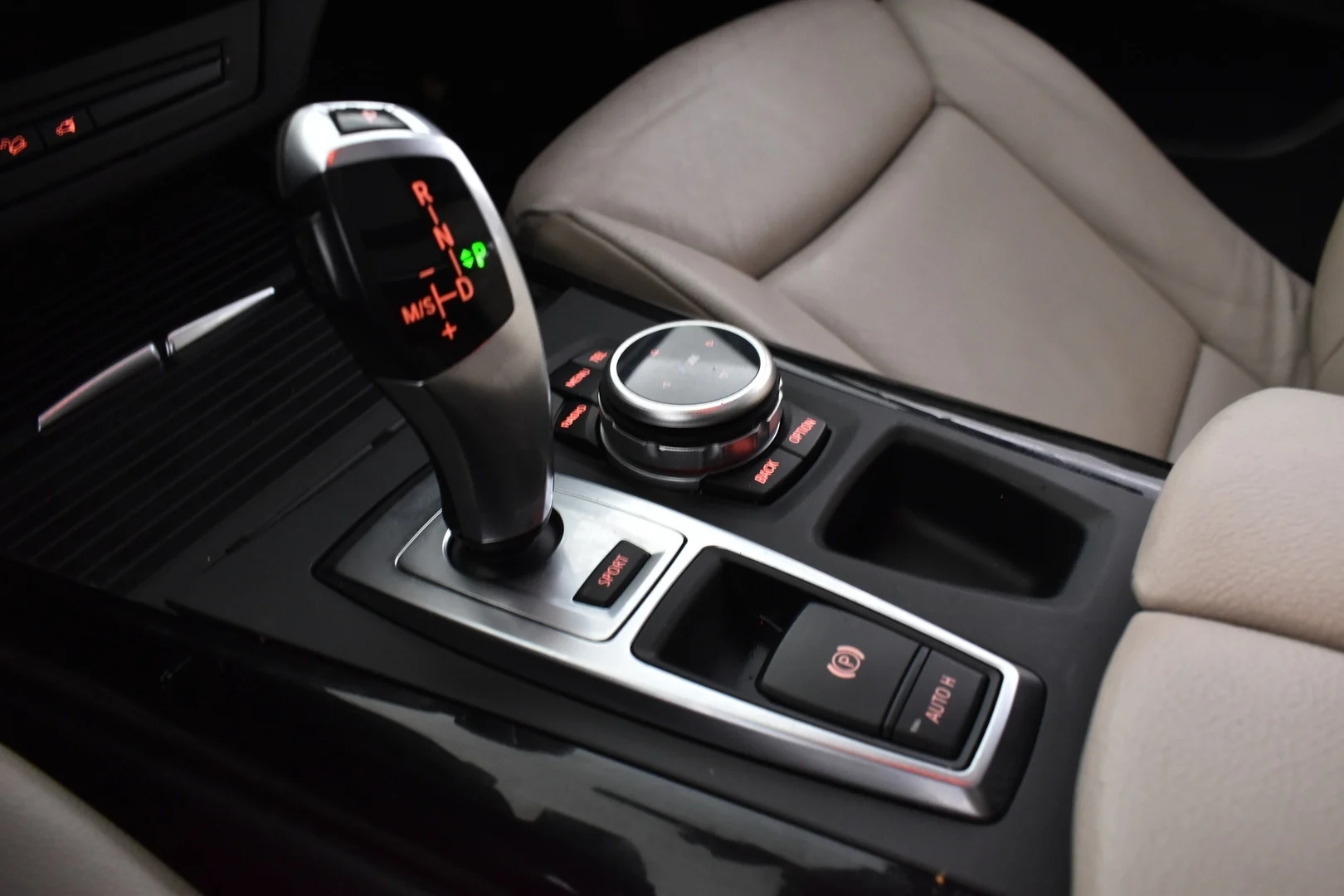 Car Image - 2LfJW9Lu0NDEMn3QpsRTt