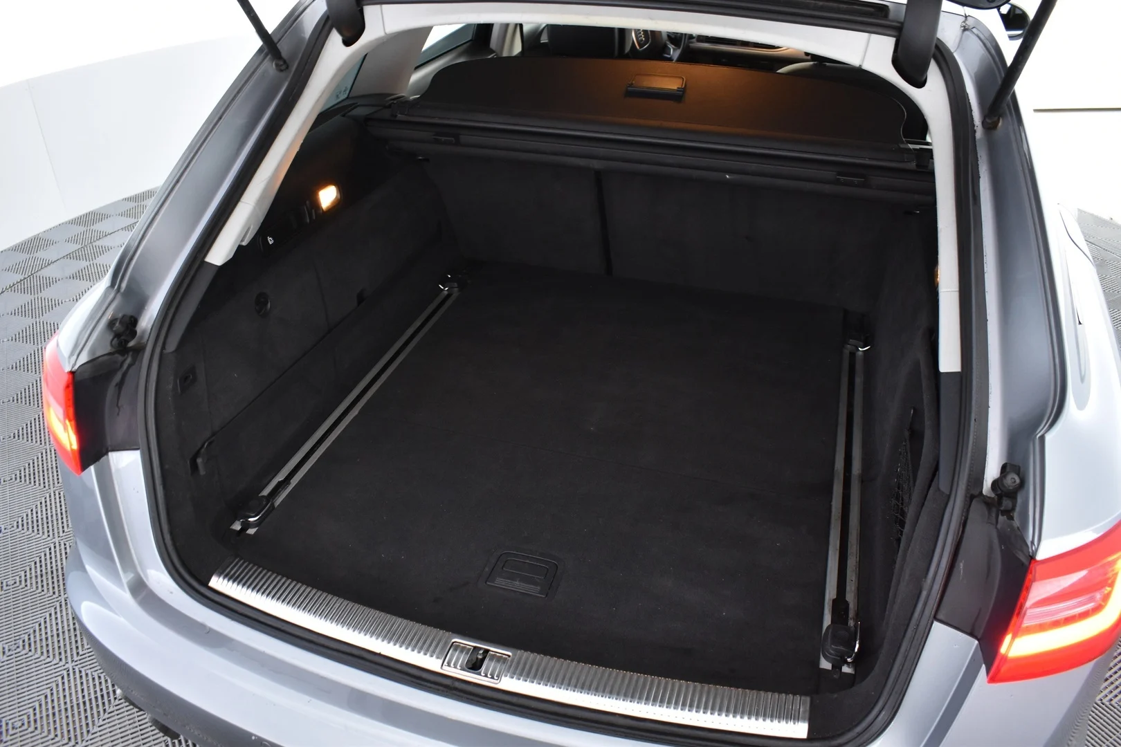 Car Image - 15M04iBWxJXcYIRXYkzPZn