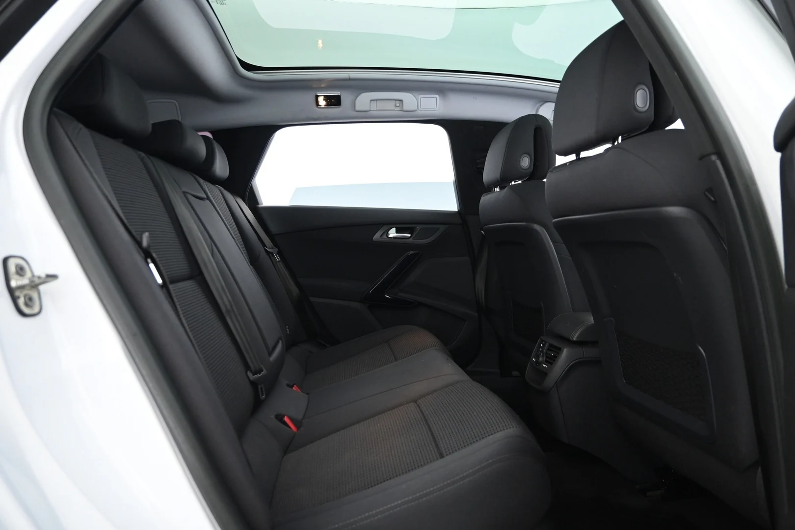 Car Image - 1ShlTeww3I33yliTcIYpXF