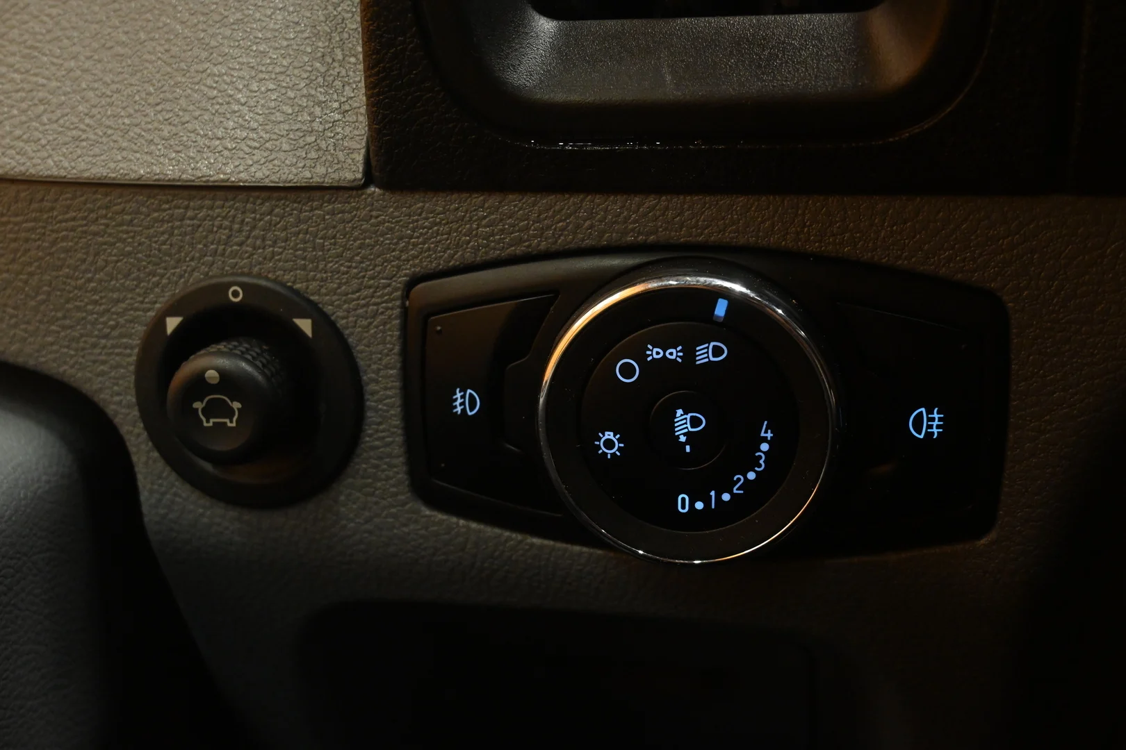 Car Image - 75rW5aav1HDcp0KFYcybTN