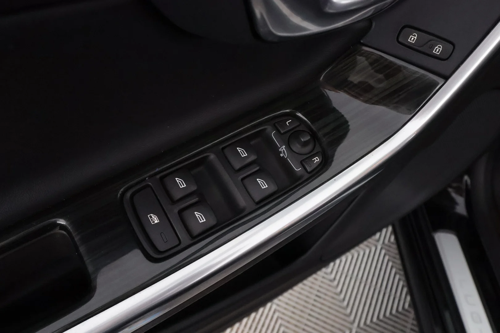 Car Image - 4I2456XxhMHPgcx5eQCjwM