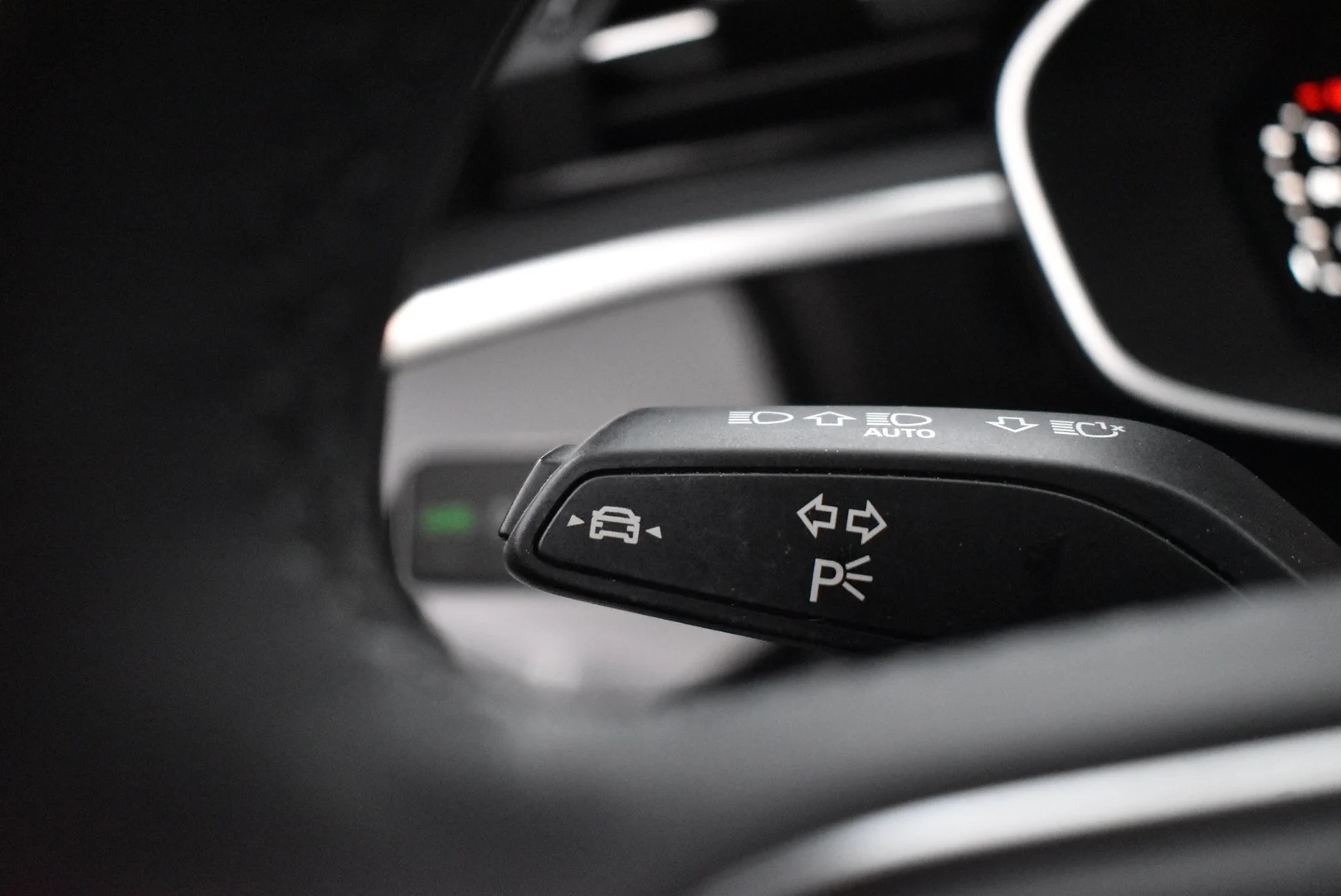 Car Image - jLUX11PJbcvHuckT2pRvM