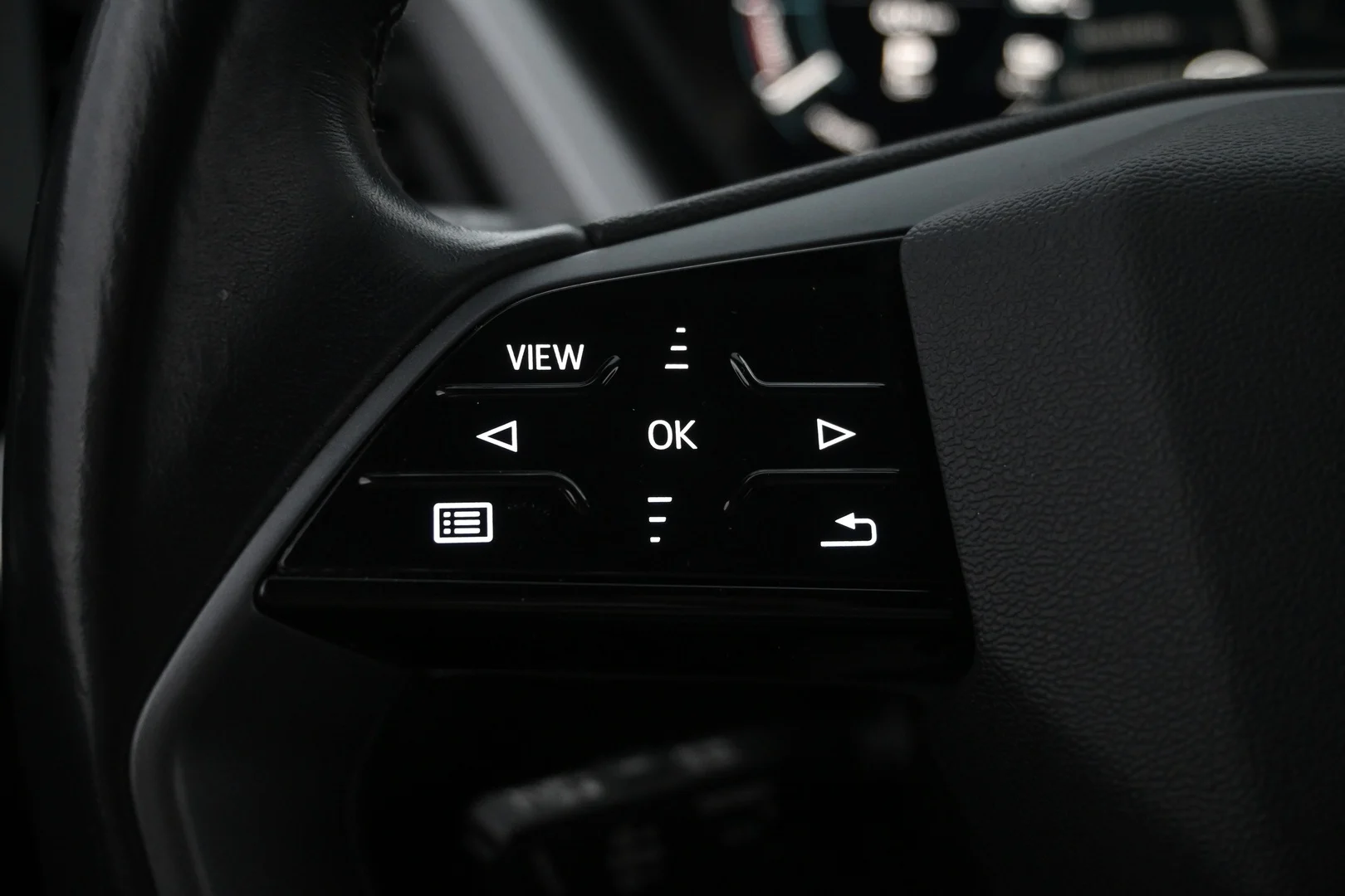 Car Image - 4MkSFGZnh8MnFvbDVEJKpg