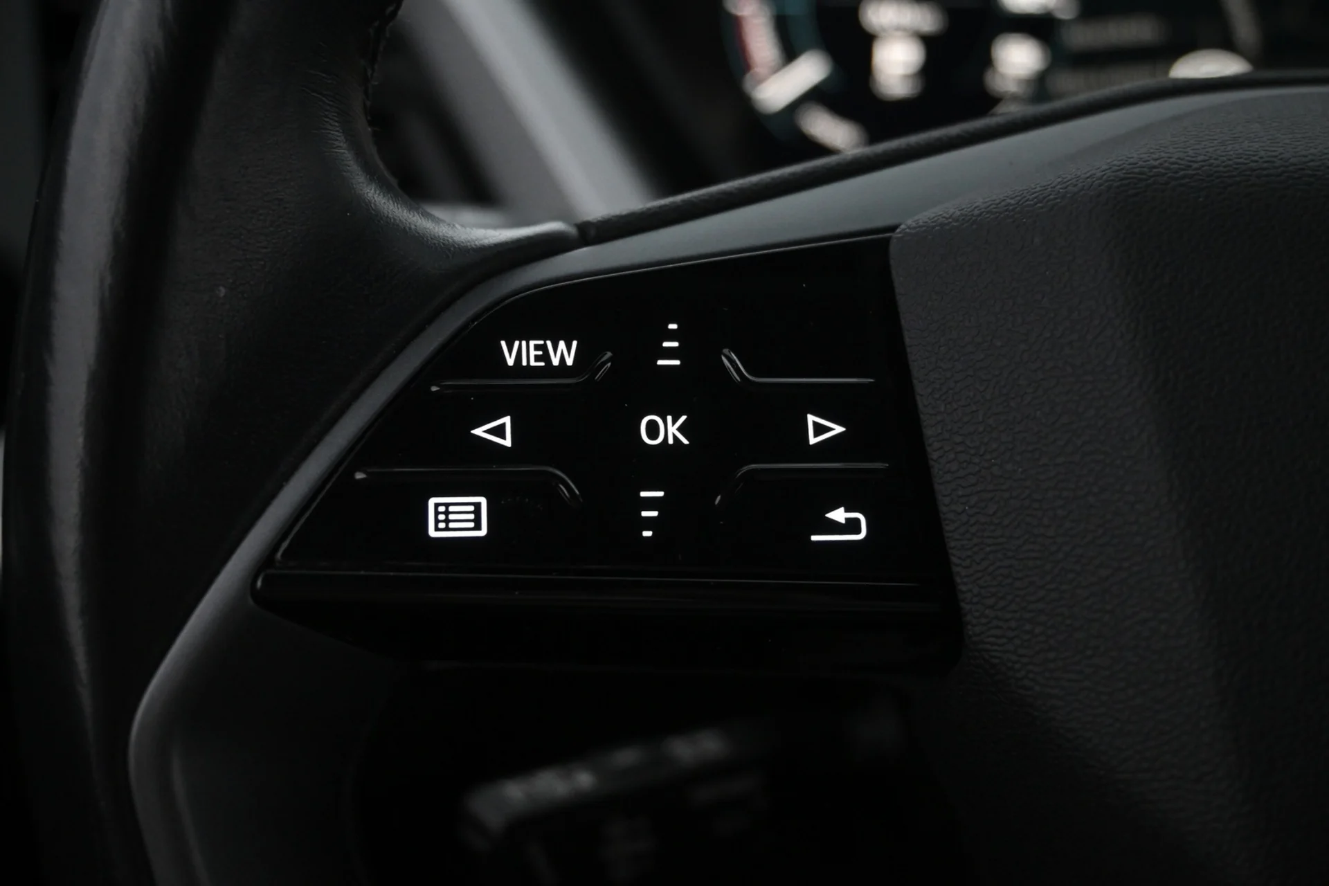 Car Image - 4MkSFGZnh8MnFvbDVEJKpg