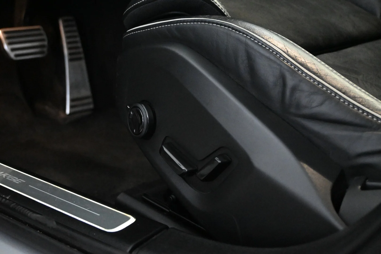 Car Image - 3lOj9wuOTHTSIPb00hsc7W