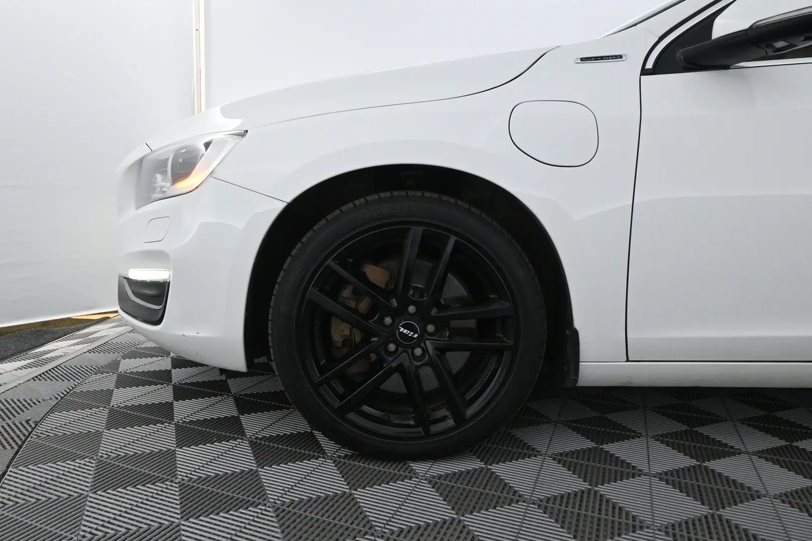 Car Image - fYT1uQerrjby0FhN9sObI