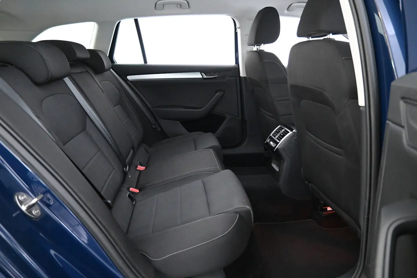 Car Image - 3pMDtqbL1vTjAJqYE414xb