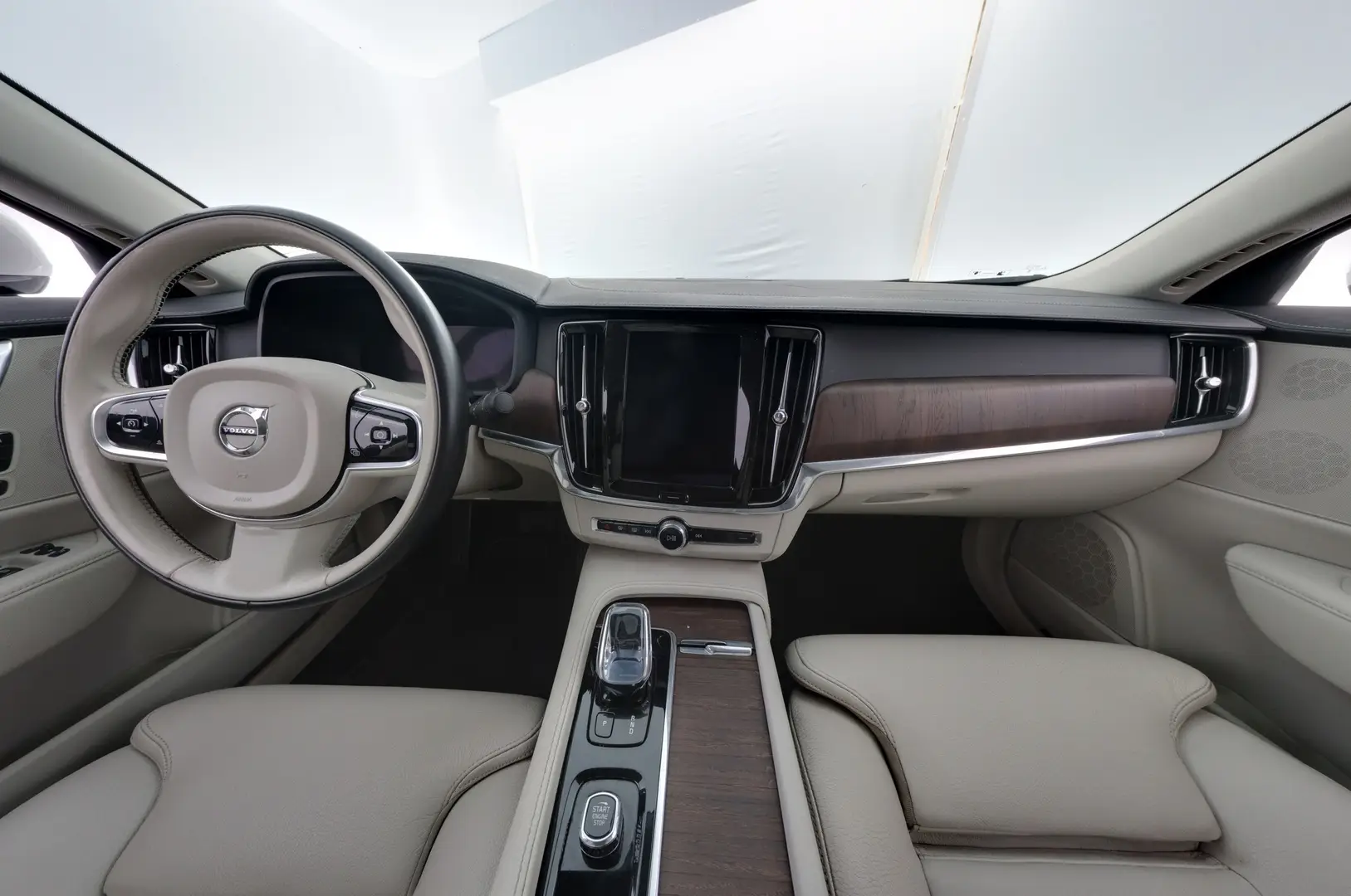 Car Image - rsrT9txfg9CElAnVdHzcE