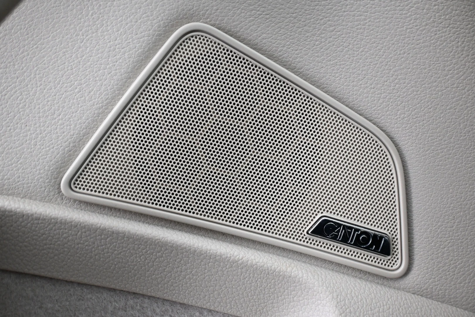 Car Image - 2sfBEFXzBDiBLKB4q5M40j