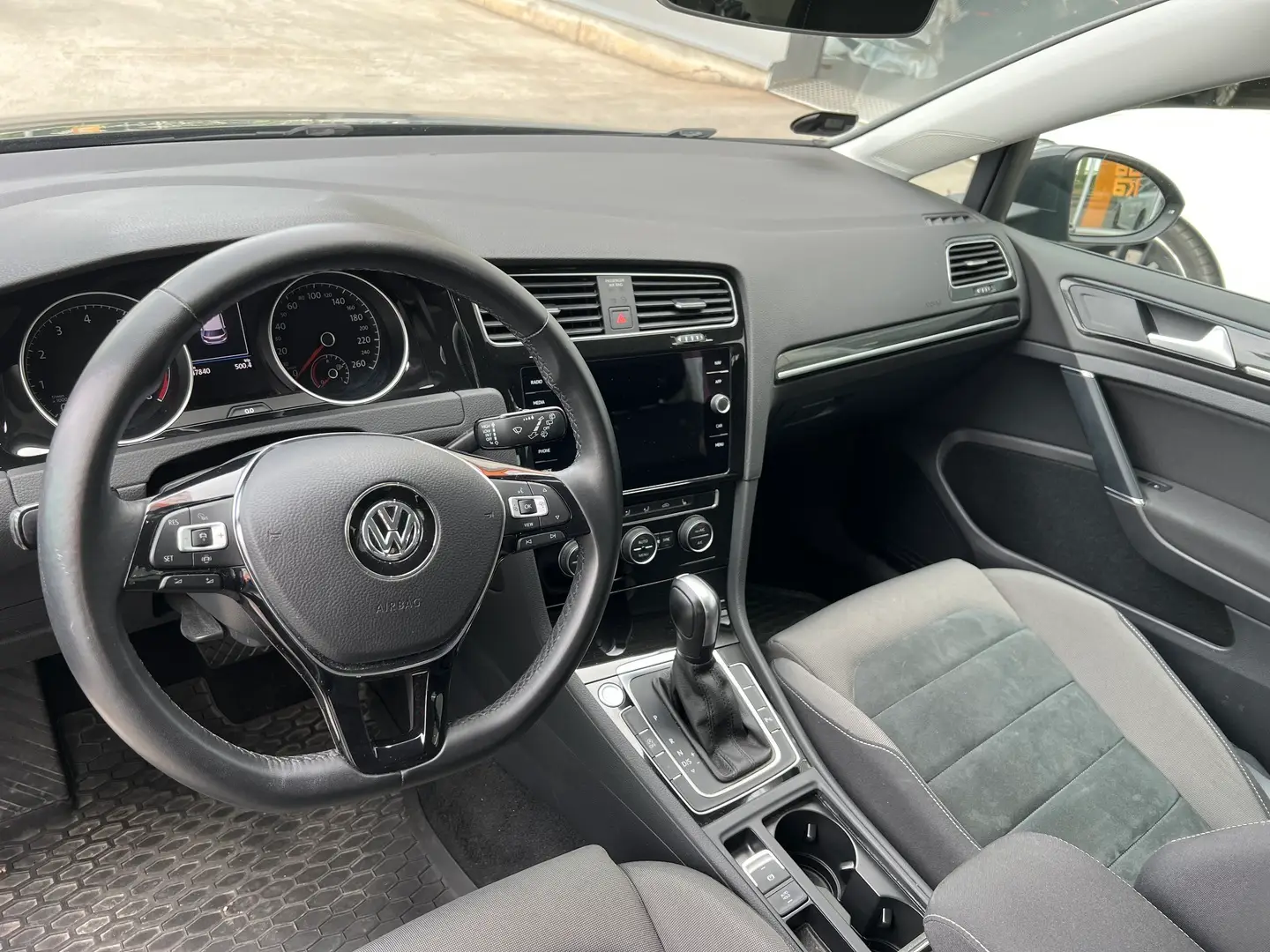 Car Image - 7lll9T3Ku9AQpCndcWo8Fa