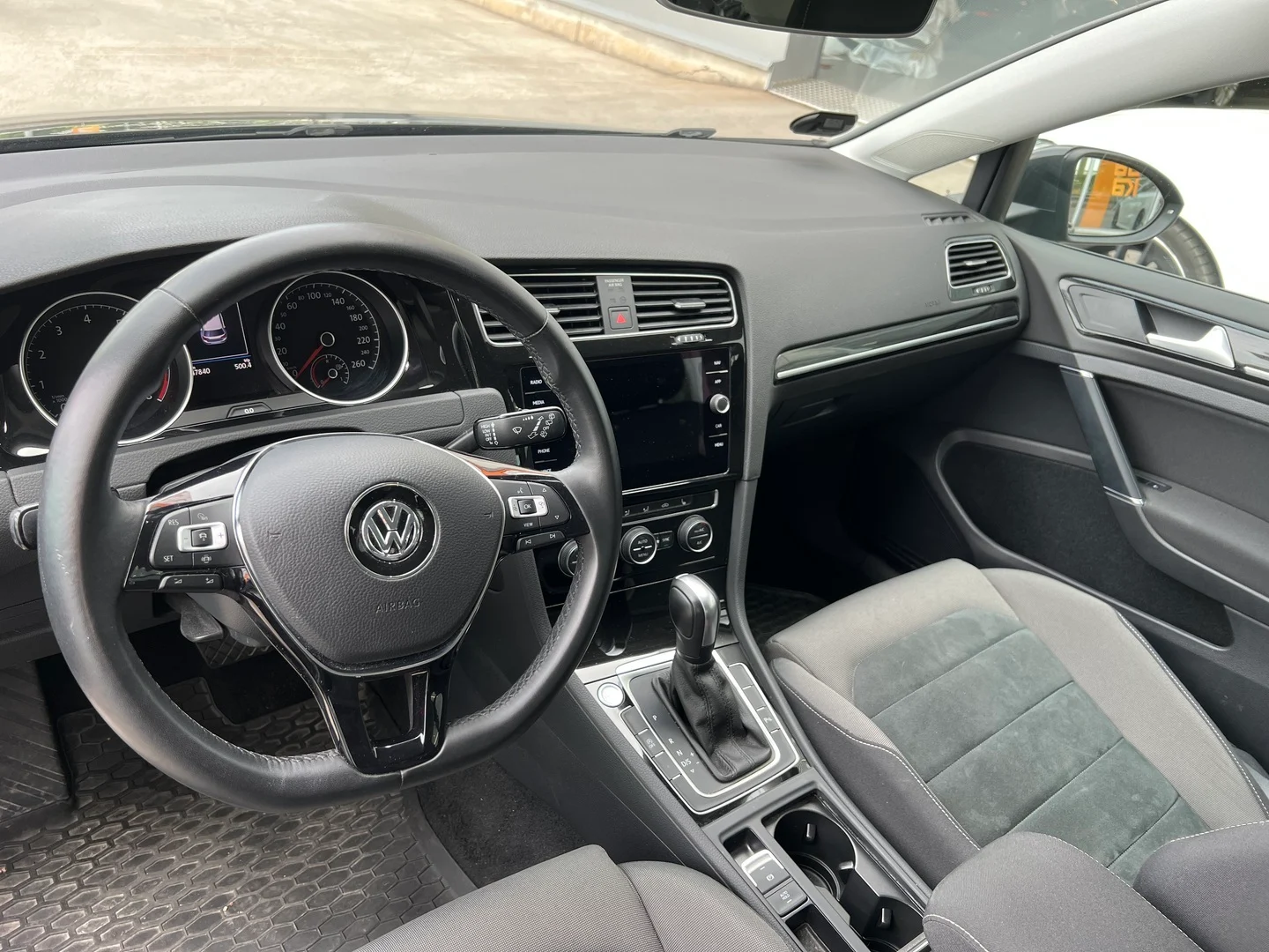 Car Image - 7lll9T3Ku9AQpCndcWo8Fa