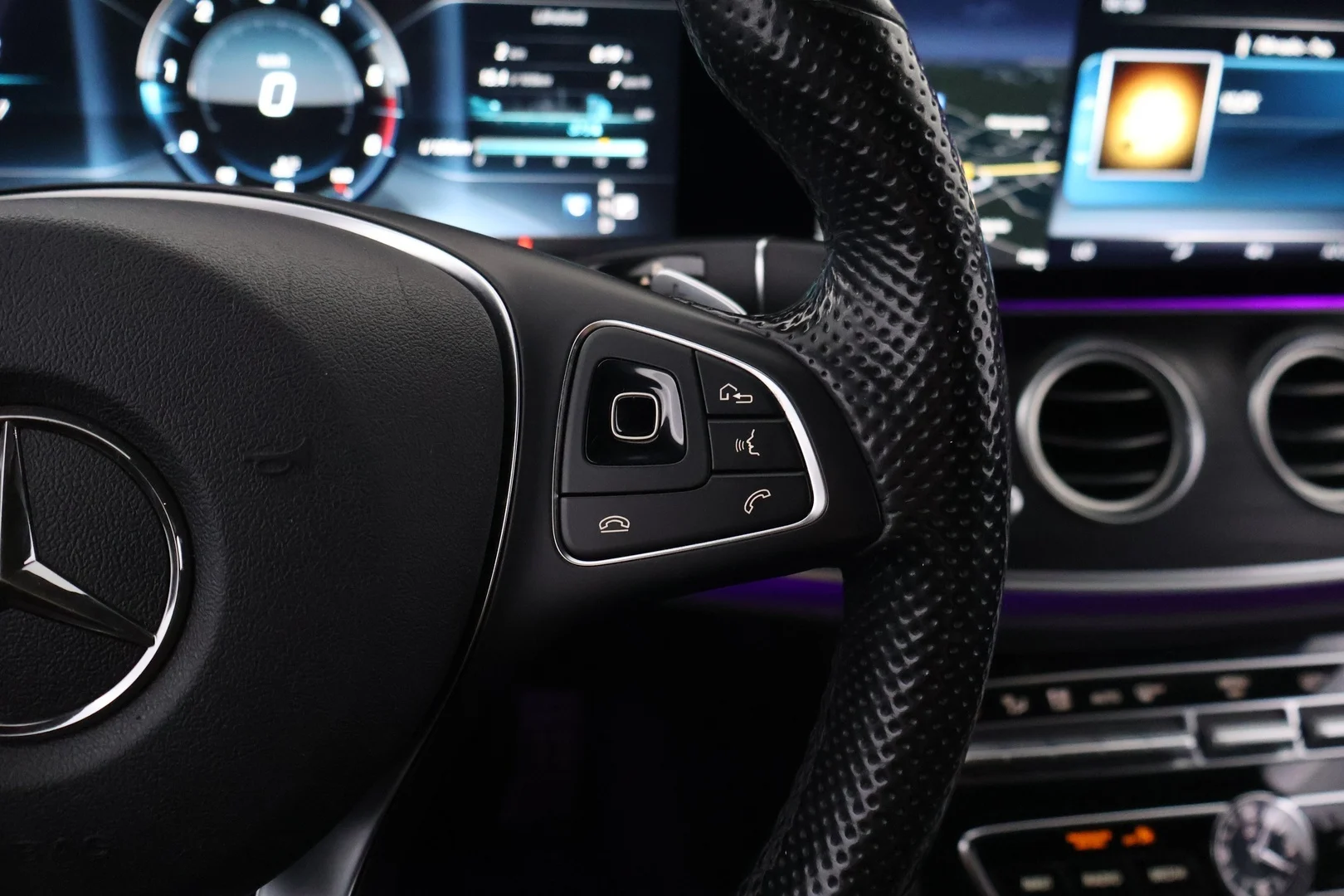 Car Image - 4Q6eMhsxFGzJGfVZ211ngx
