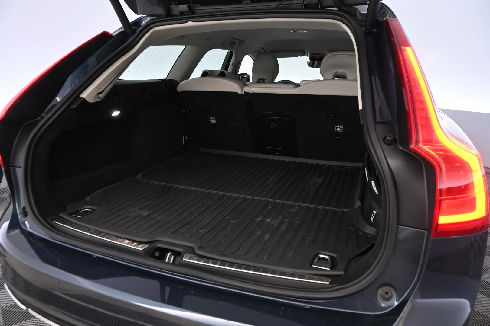 Car Image - 6iL4nPhr9tCnTl8vwLKTCo