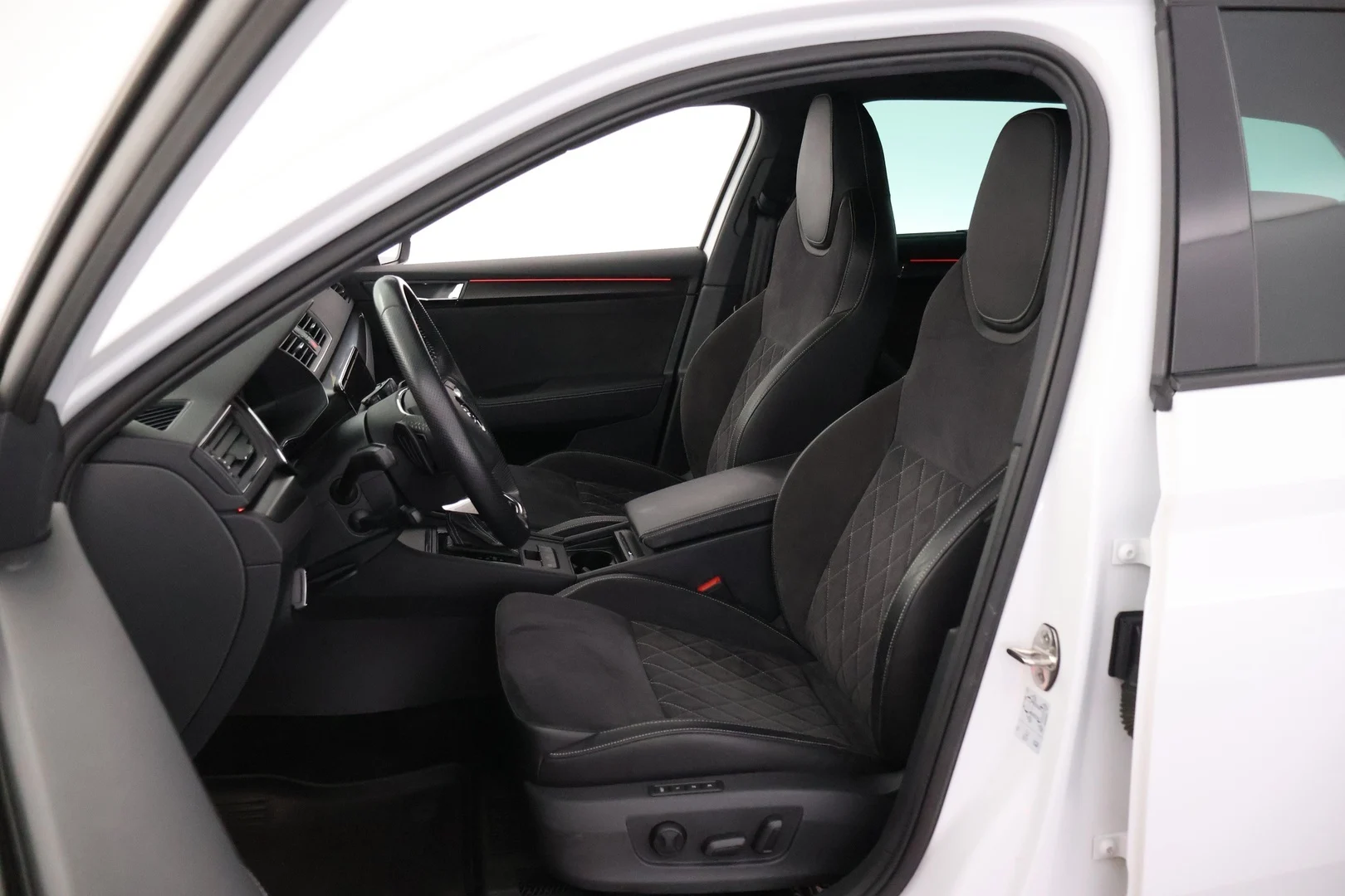 Car Image - 7FnYm6V1rkDS4VkWWBdUX4