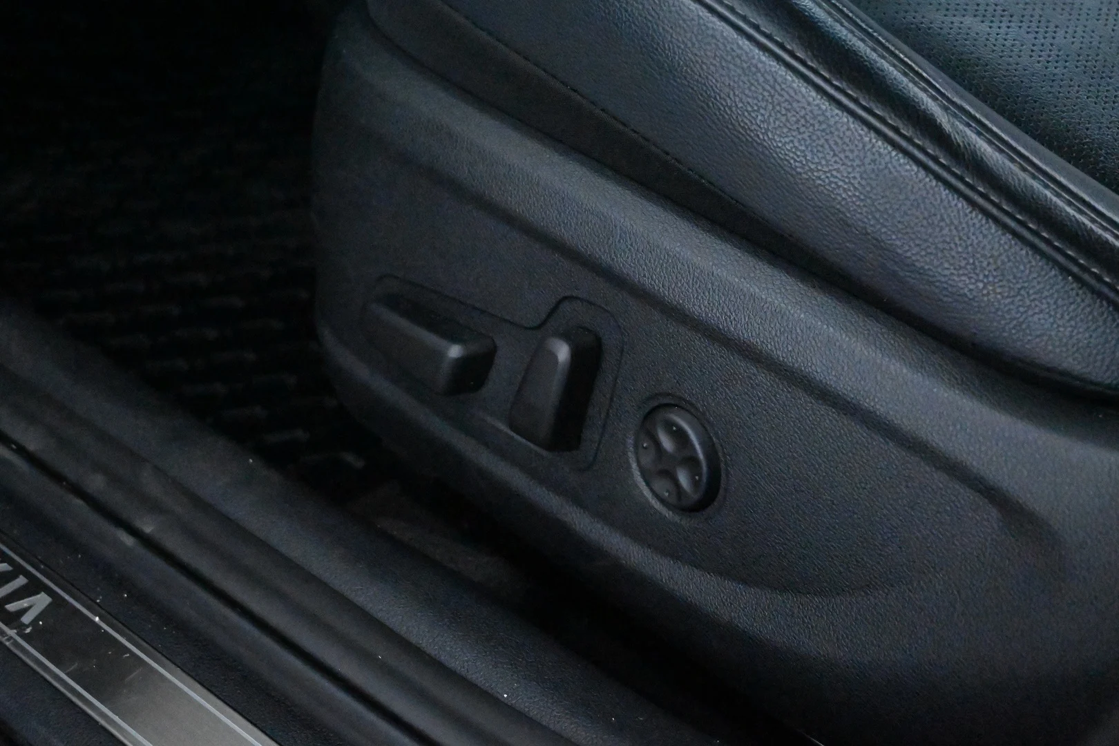 Car Image - 3l7inFYnBxWr6Zrb68f9nf